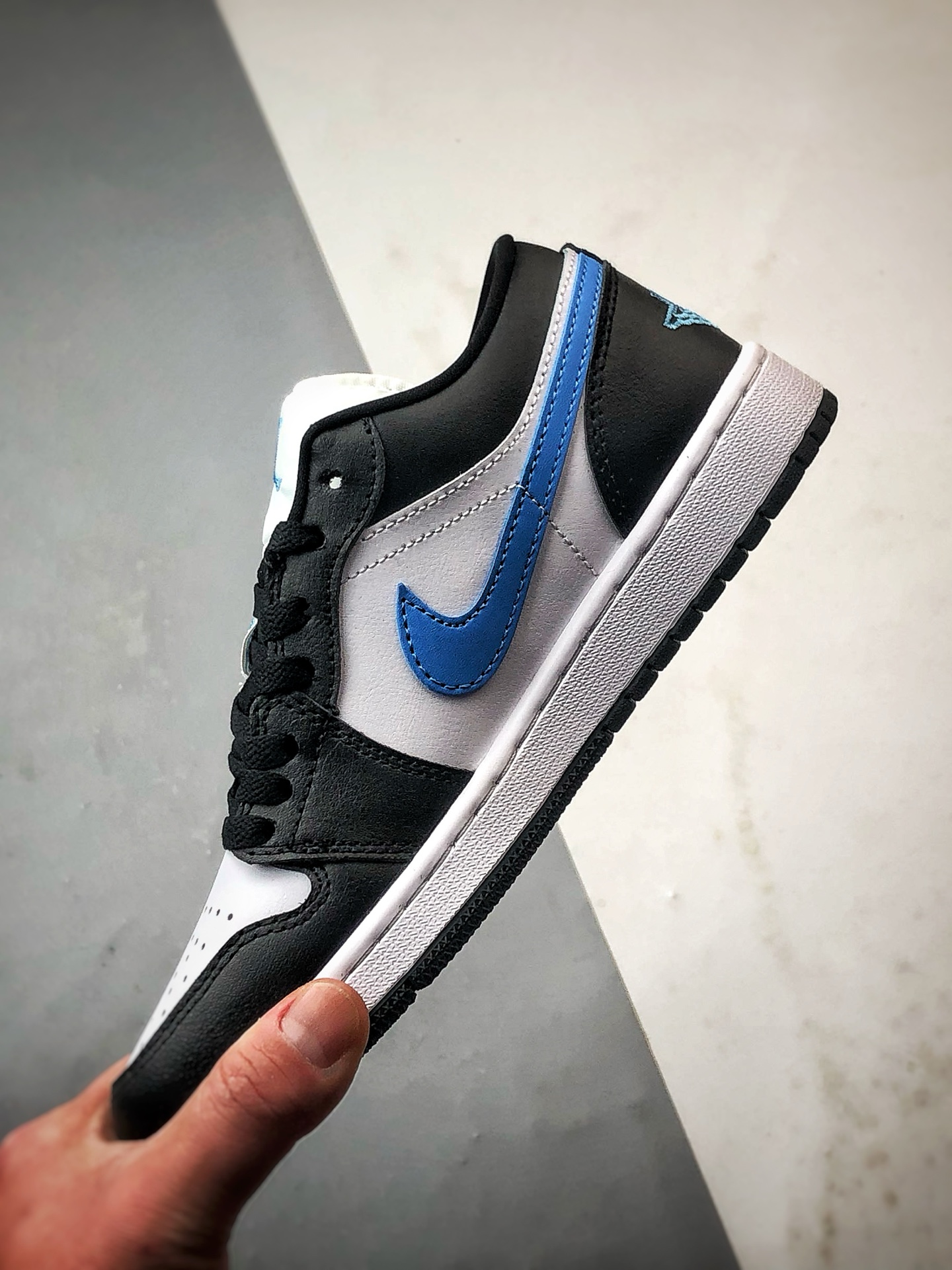 220 Air Jordan 1 Low 黑白蓝 DC0774-041-Chinese UA Cheap High Quatity Brand Clothes Bags handbags Sneakers wholesale wholesaler seller from China Factory suppliers Fashion Clothing Shoes best Quality Beautiful Price 220 Air Jordan 1 Low 黑白蓝 DC0774-041