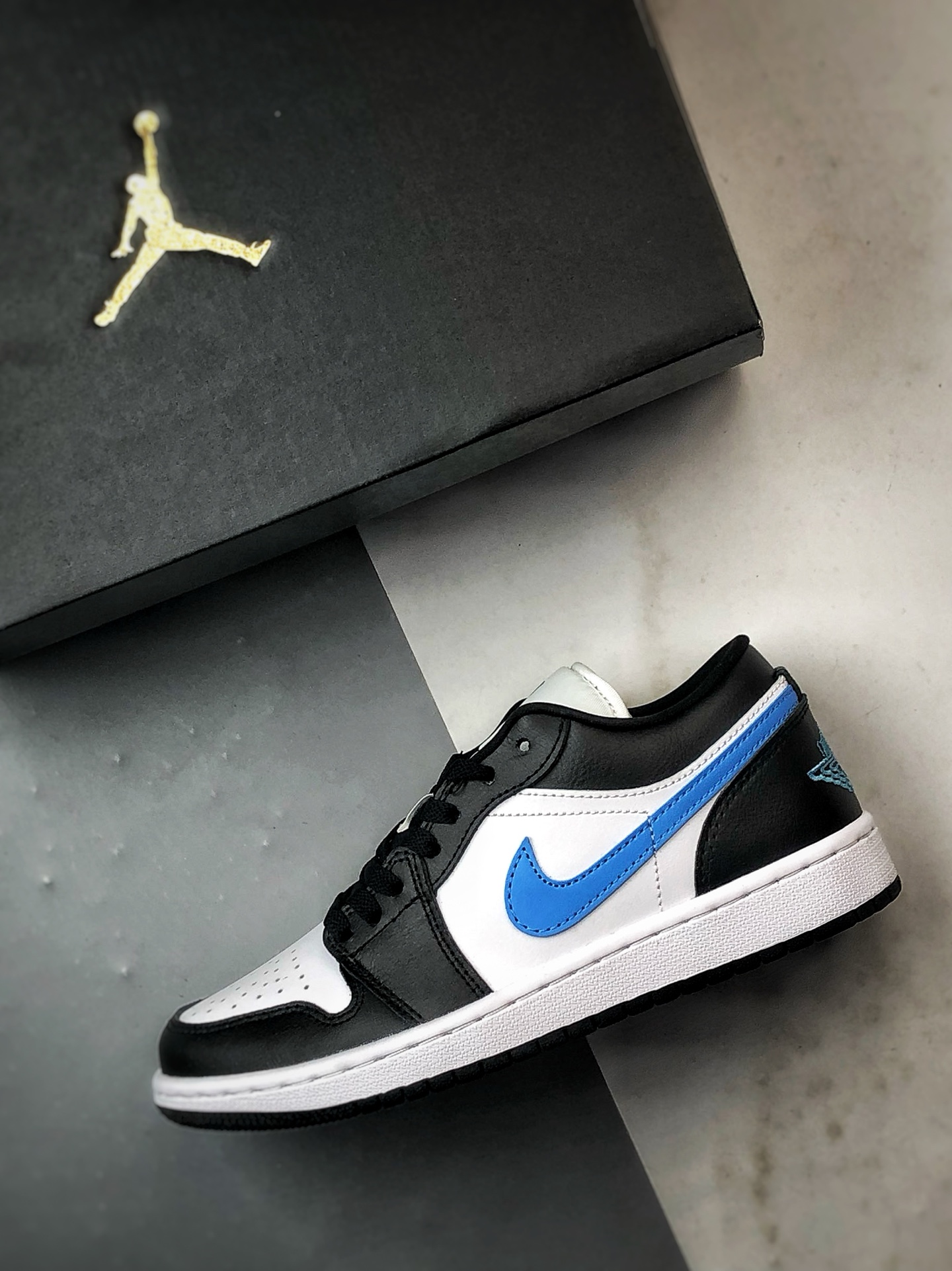 220 Air Jordan 1 Low 黑白蓝 DC0774-041-Chinese UA Cheap High Quatity Brand Clothes Bags handbags Sneakers wholesale wholesaler seller from China Factory suppliers Fashion Clothing Shoes best Quality Beautiful Price 220 Air Jordan 1 Low 黑白蓝 DC0774-041