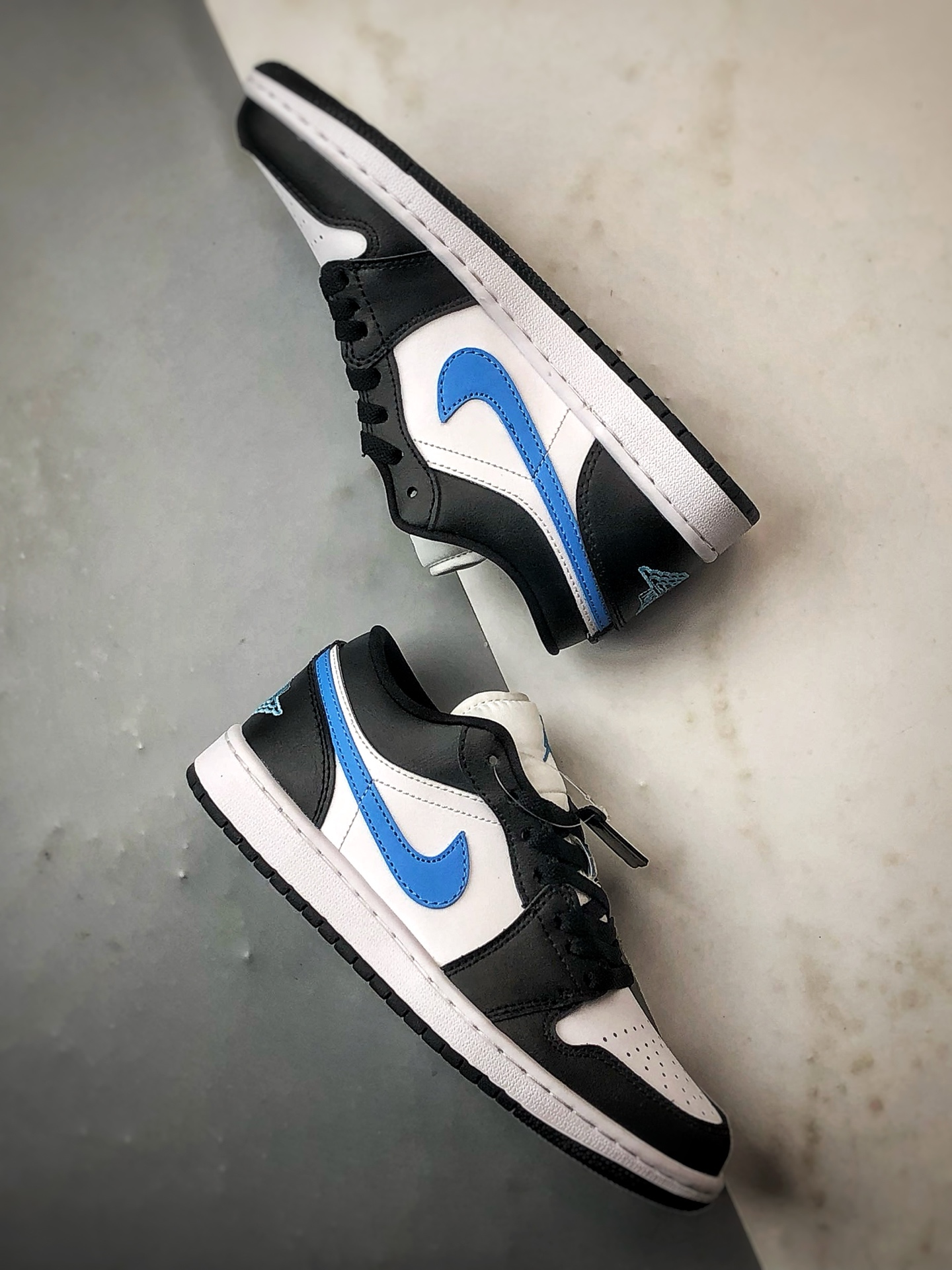 220 Air Jordan 1 Low 黑白蓝 DC0774-041-Chinese UA Cheap High Quatity Brand Clothes Bags handbags Sneakers wholesale wholesaler seller from China Factory suppliers Fashion Clothing Shoes best Quality Beautiful Price 220 Air Jordan 1 Low 黑白蓝 DC0774-041