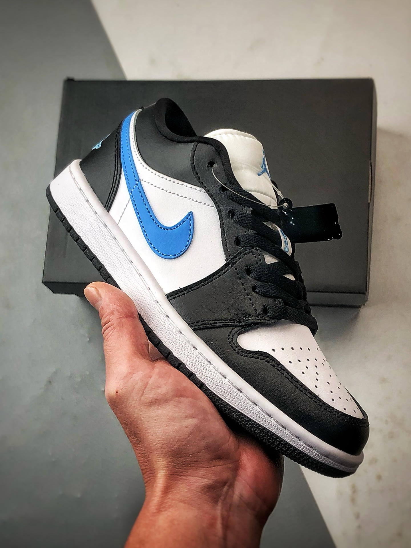 220 Air Jordan 1 Low 黑白蓝 DC0774-041-Chinese UA Cheap High Quatity Brand Clothes Bags handbags Sneakers wholesale wholesaler seller from China Factory suppliers Fashion Clothing Shoes best Quality Beautiful Price 220 Air Jordan 1 Low 黑白蓝 DC0774-041