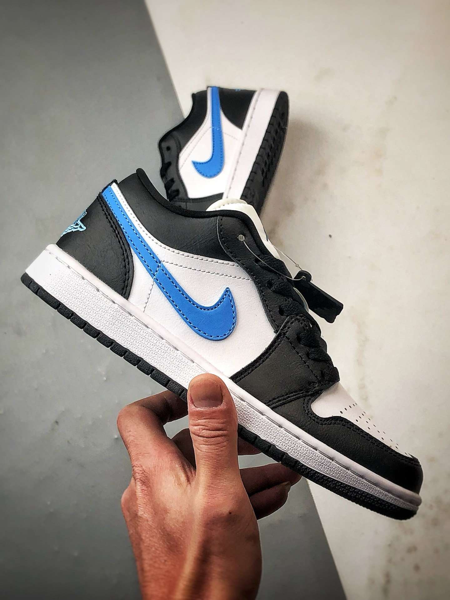 220 Air Jordan 1 Low 黑白蓝 DC0774-041-Chinese UA Cheap High Quatity Brand Clothes Bags handbags Sneakers wholesale wholesaler seller from China Factory suppliers Fashion Clothing Shoes best Quality Beautiful Price 220 Air Jordan 1 Low 黑白蓝 DC0774-041