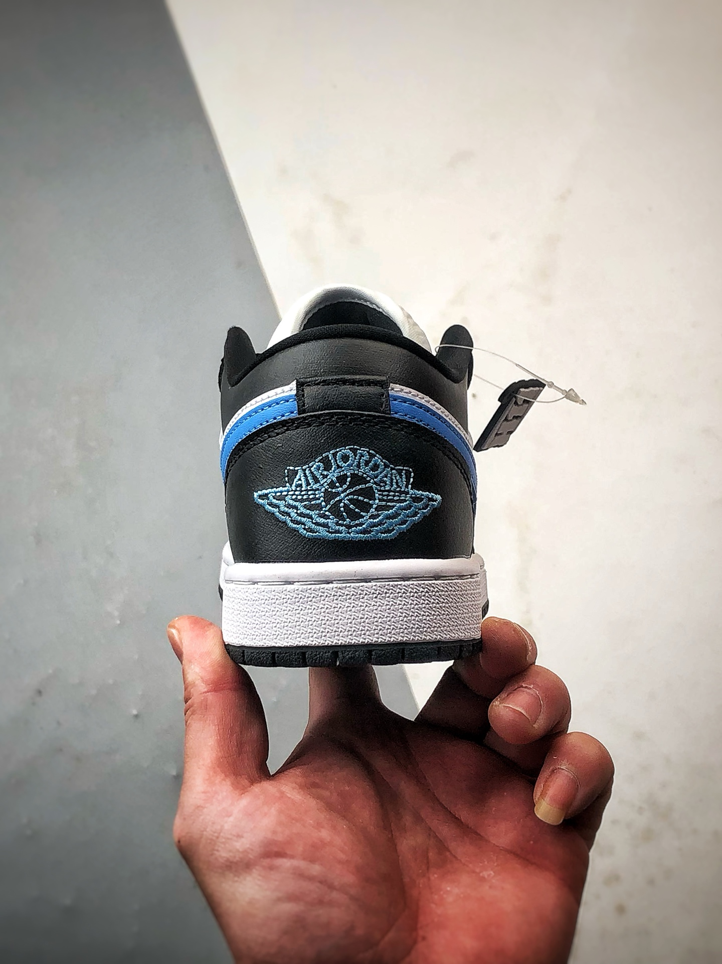 220 Air Jordan 1 Low 黑白蓝 DC0774-041-Chinese UA Cheap High Quatity Brand Clothes Bags handbags Sneakers wholesale wholesaler seller from China Factory suppliers Fashion Clothing Shoes best Quality Beautiful Price 220 Air Jordan 1 Low 黑白蓝 DC0774-041