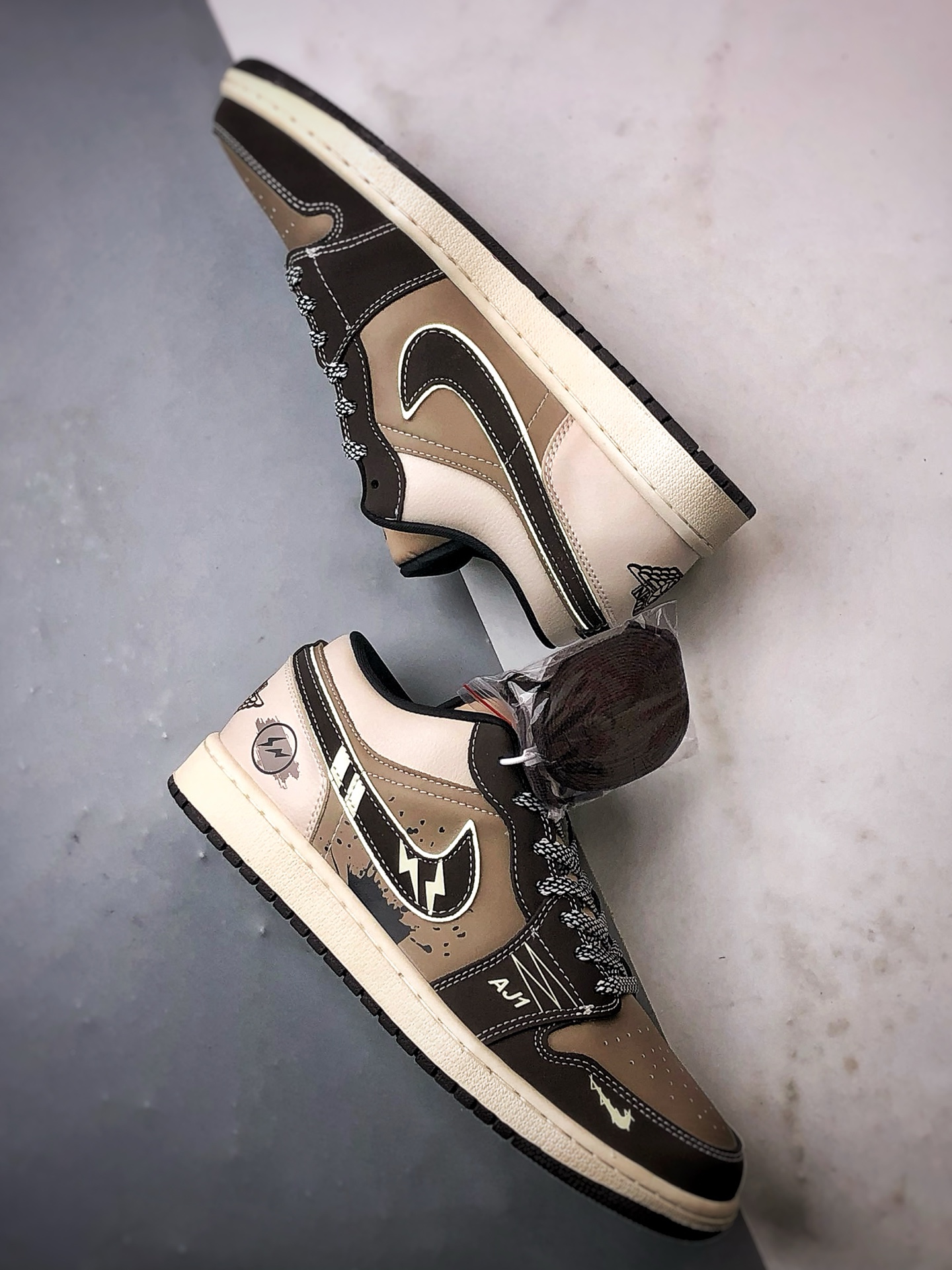 290 Air Jordan 1 Low ”高端定制” 闪电灰棕黑 LR8888-018-Chinese UA Cheap High Quatity Brand Clothes Bags handbags Sneakers wholesale wholesaler seller from China Factory suppliers Fashion Clothing Shoes best Quality Beautiful Price 290 Air Jordan 1 Low ”高端定制” 闪电灰棕黑 LR8888-018