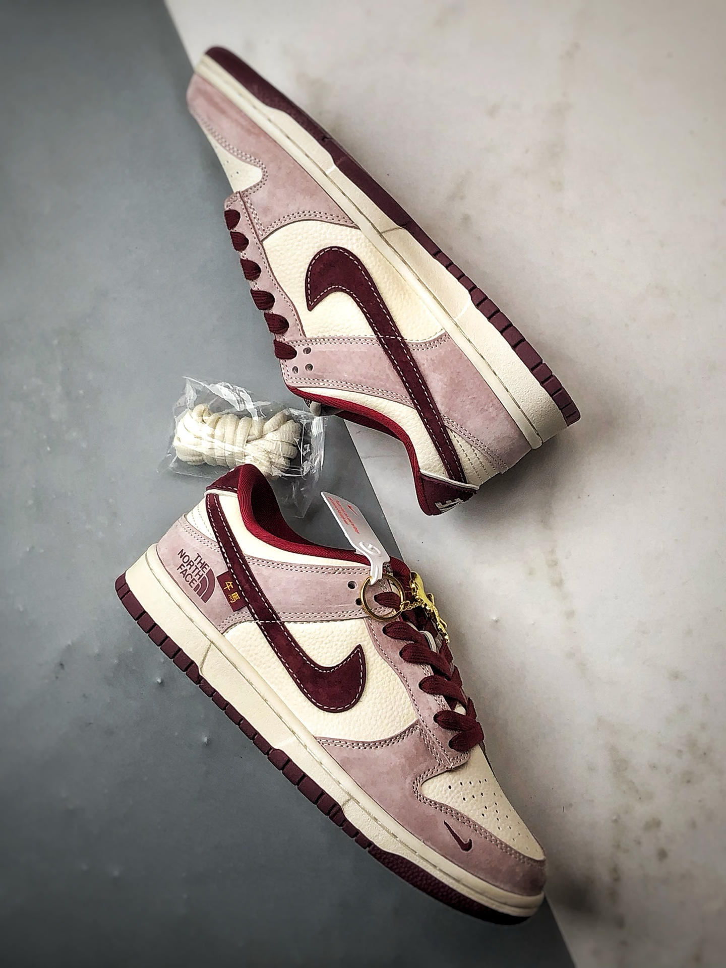 290 NK Dunk Low Retro ”DIY高端定制” 北面马年米白莓红 低帮休闲运动板鞋 DN3168-016-Chinese UA Cheap High Quatity Brand Clothes Bags handbags Sneakers wholesale wholesaler seller from China Factory suppliers Fashion Clothing Shoes best Quality Beautiful Price 290 NK Dunk Low Retro ”DIY高端定制” 北面马年米白莓红 低帮休闲运动板鞋 DN3168-016