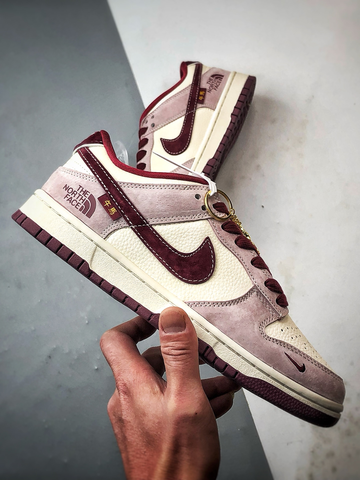 290 NK Dunk Low Retro ”DIY高端定制” 北面马年米白莓红 低帮休闲运动板鞋 DN3168-016-Chinese UA Cheap High Quatity Brand Clothes Bags handbags Sneakers wholesale wholesaler seller from China Factory suppliers Fashion Clothing Shoes best Quality Beautiful Price 290 NK Dunk Low Retro ”DIY高端定制” 北面马年米白莓红 低帮休闲运动板鞋 DN3168-016