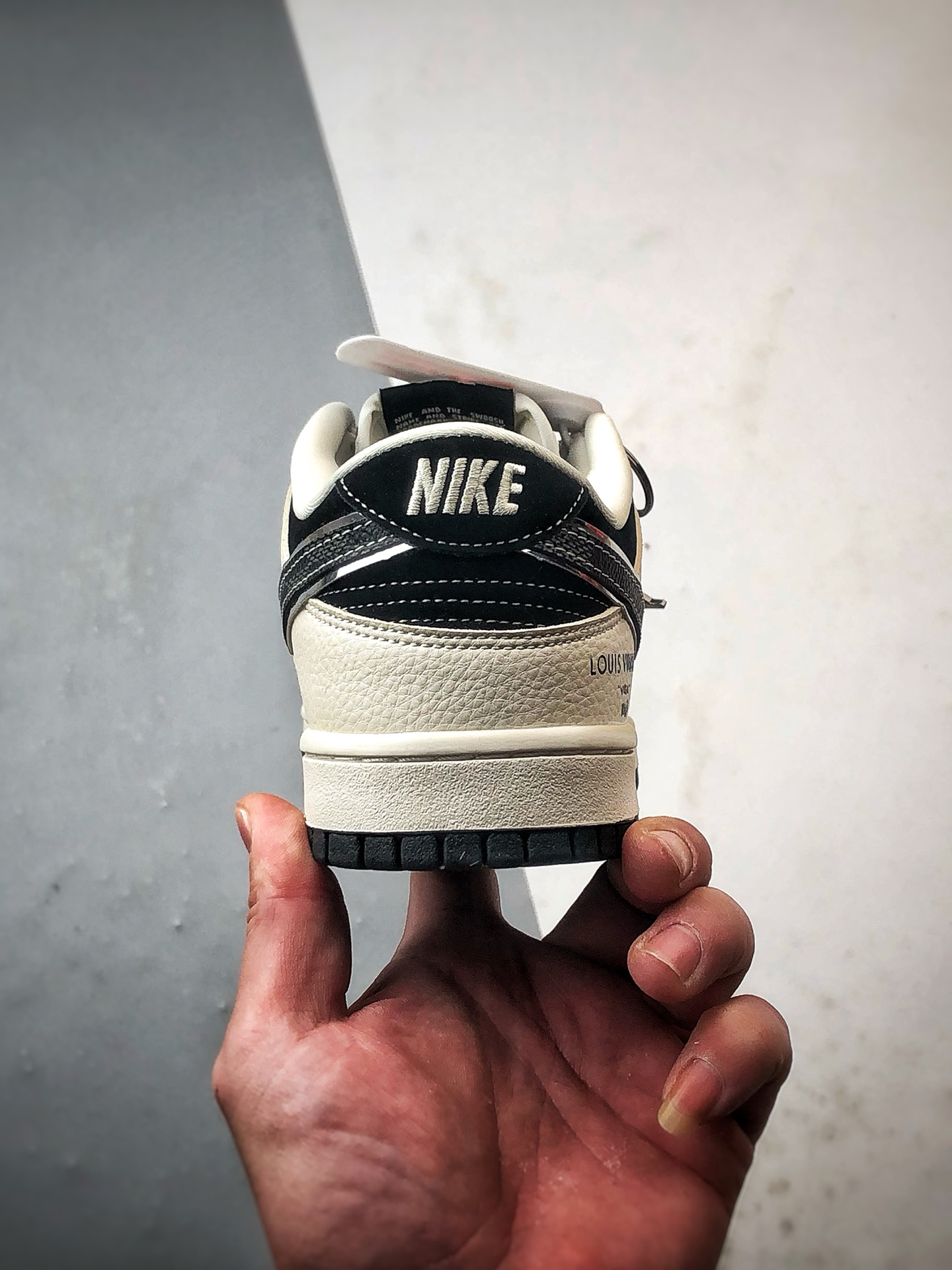 290 NK Dunk Low Retro ”DIY高端定制” LV米白黑 低帮休闲运动板鞋 TX1688-004-Chinese UA Cheap High Quatity Brand Clothes Bags handbags Sneakers wholesale wholesaler seller from China Factory suppliers Fashion Clothing Shoes best Quality Beautiful Price 290 NK Dunk Low Retro ”DIY高端定制” LV米白黑 低帮休闲运动板鞋 TX1688-004