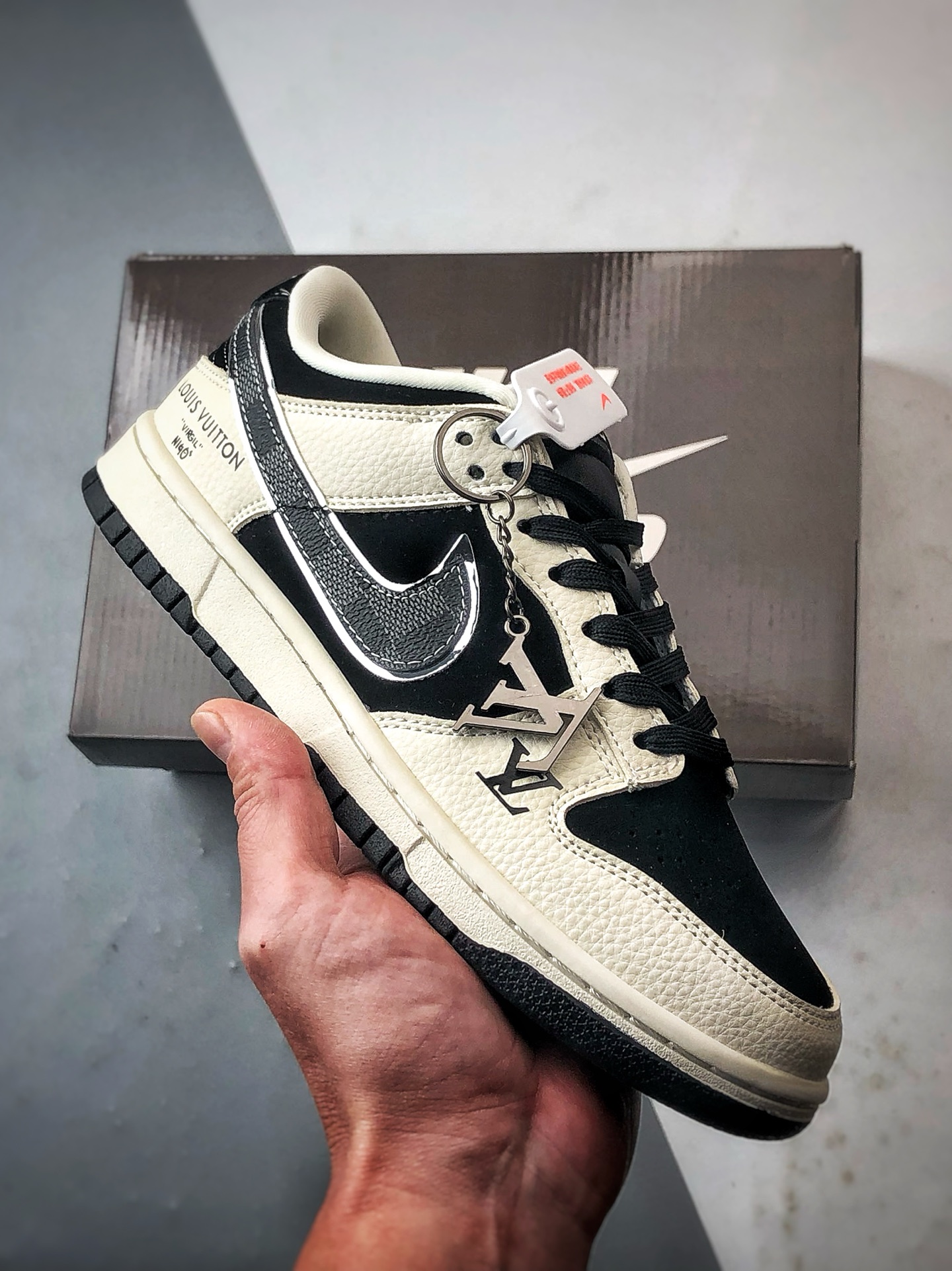 290 NK Dunk Low Retro ”DIY高端定制” LV米白黑 低帮休闲运动板鞋 TX1688-004-Chinese UA Cheap High Quatity Brand Clothes Bags handbags Sneakers wholesale wholesaler seller from China Factory suppliers Fashion Clothing Shoes best Quality Beautiful Price 290 NK Dunk Low Retro ”DIY高端定制” LV米白黑 低帮休闲运动板鞋 TX1688-004