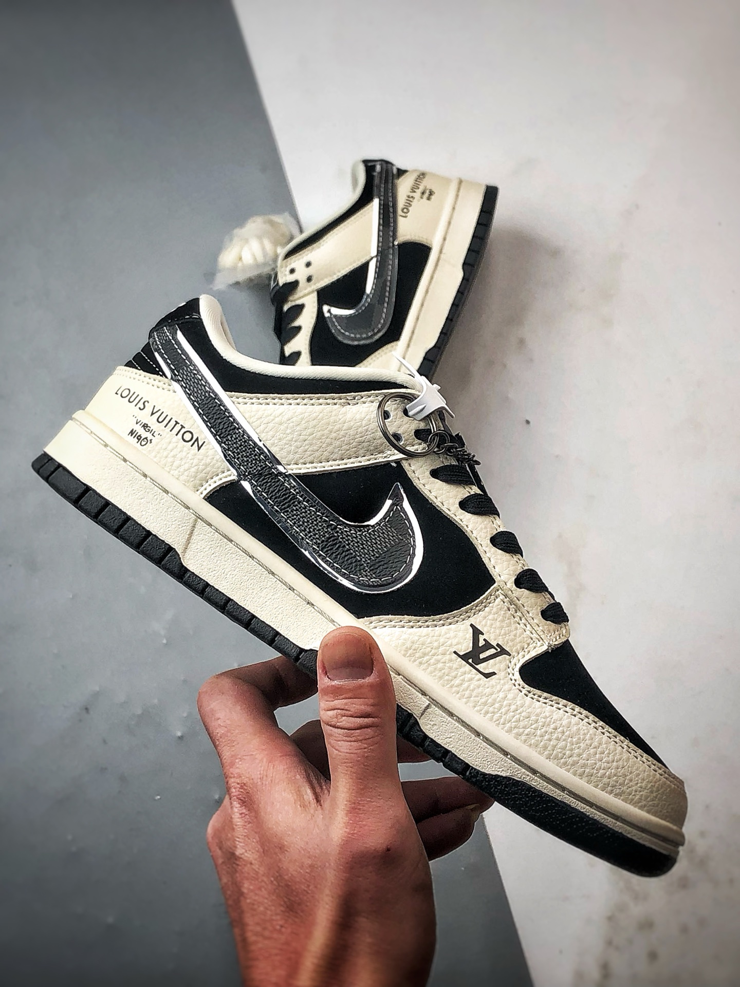 290 NK Dunk Low Retro ”DIY高端定制” LV米白黑 低帮休闲运动板鞋 TX1688-004-Chinese UA Cheap High Quatity Brand Clothes Bags handbags Sneakers wholesale wholesaler seller from China Factory suppliers Fashion Clothing Shoes best Quality Beautiful Price 290 NK Dunk Low Retro ”DIY高端定制” LV米白黑 低帮休闲运动板鞋 TX1688-004