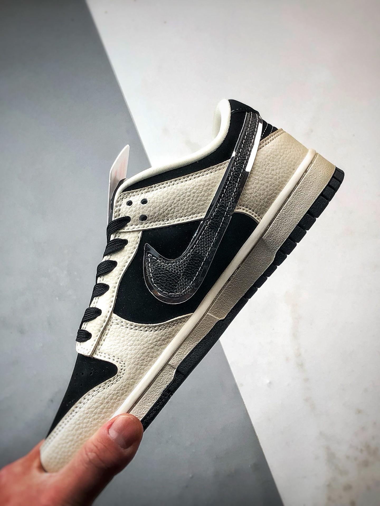 290 NK Dunk Low Retro ”DIY高端定制” LV米白黑 低帮休闲运动板鞋 TX1688-004-Chinese UA Cheap High Quatity Brand Clothes Bags handbags Sneakers wholesale wholesaler seller from China Factory suppliers Fashion Clothing Shoes best Quality Beautiful Price 290 NK Dunk Low Retro ”DIY高端定制” LV米白黑 低帮休闲运动板鞋 TX1688-004