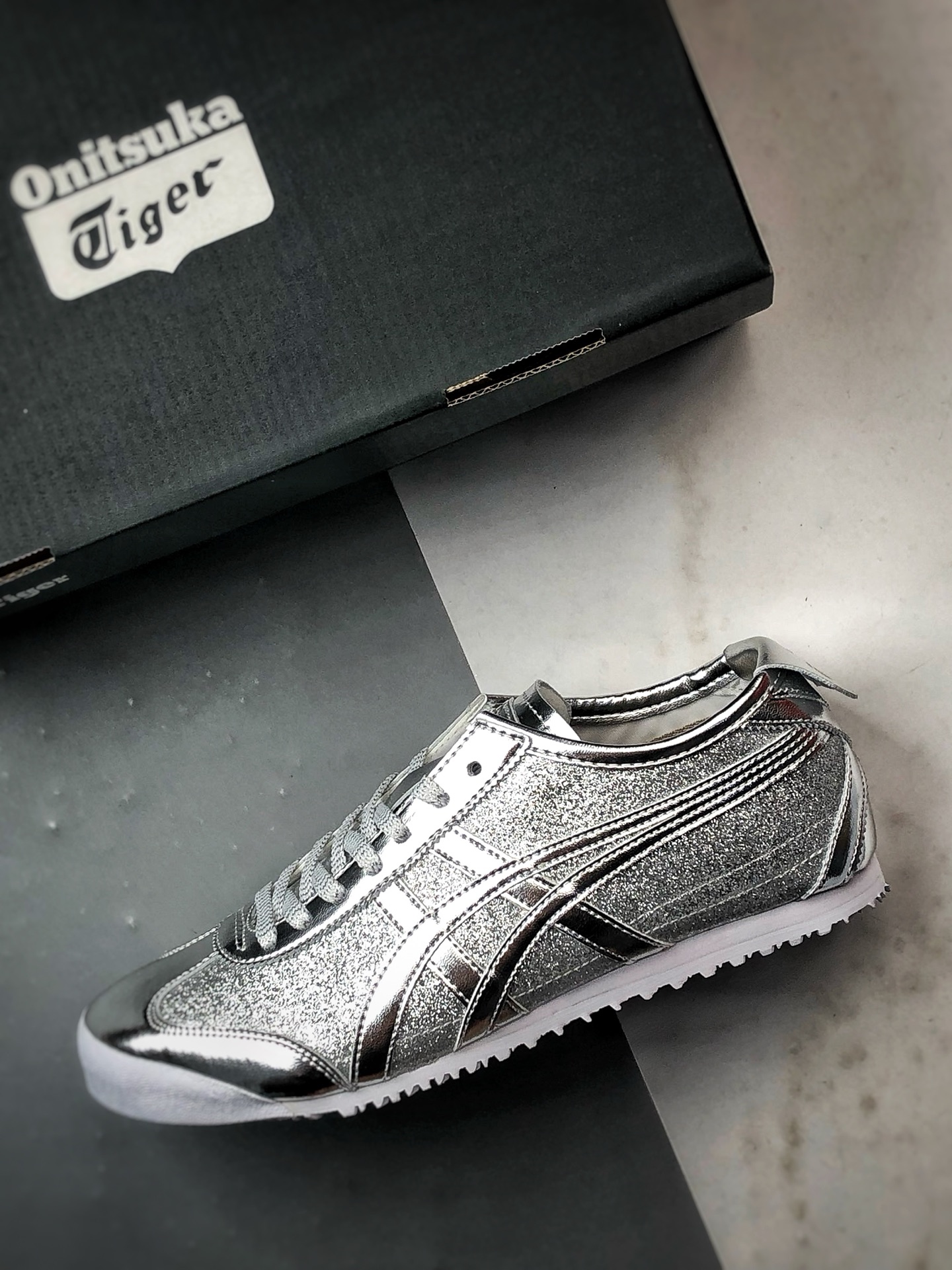 170 Asics 鬼冢虎 Mexico 66 银钻 1183C480-021-Chinese UA Cheap High Quatity Brand Clothes Bags handbags Sneakers wholesale wholesaler seller from China Factory suppliers Fashion Clothing Shoes best Quality Beautiful Price 170 Asics 鬼冢虎 Mexico 66 银钻 1183C480-021