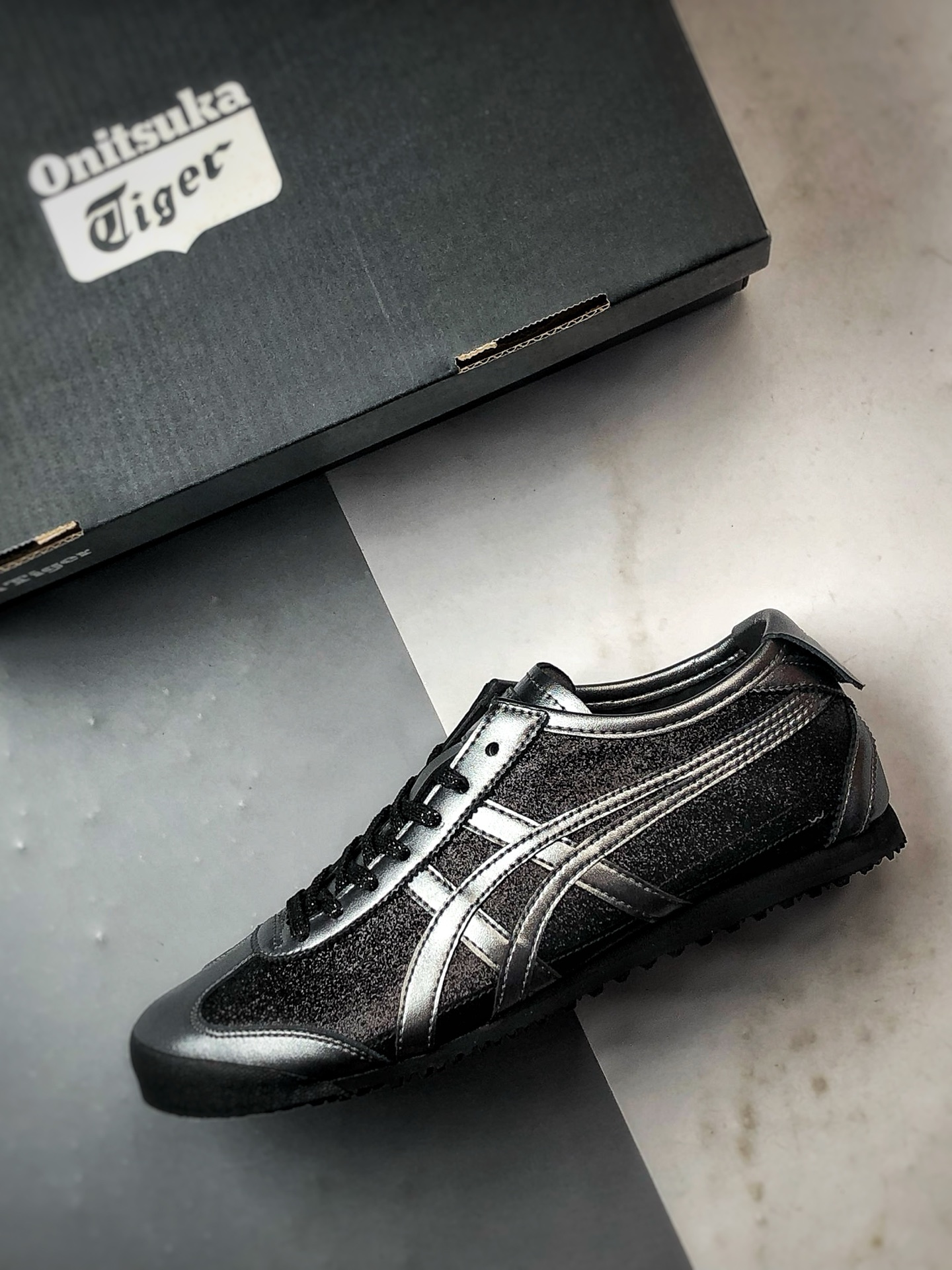 170 Asics 鬼冢虎 Mexico 66 黑钻 1183C480-001-Chinese UA Cheap High Quatity Brand Clothes Bags handbags Sneakers wholesale wholesaler seller from China Factory suppliers Fashion Clothing Shoes best Quality Beautiful Price 170 Asics 鬼冢虎 Mexico 66 黑钻 1183C480-001