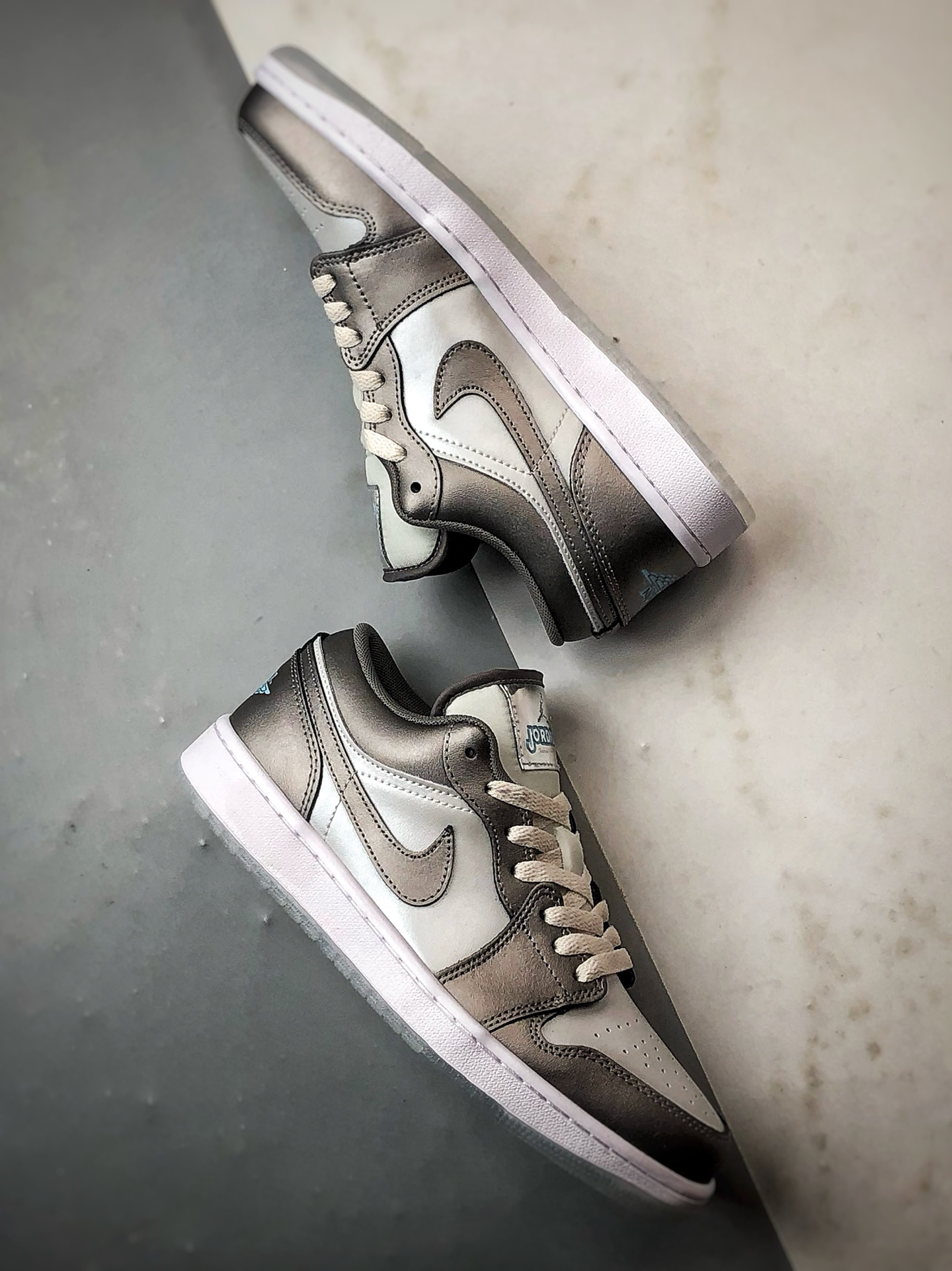 200 Air Jordan 1 Low 银灰 HV4398-014-Chinese UA Cheap High Quatity Brand Clothes Bags handbags Sneakers wholesale wholesaler seller from China Factory suppliers Fashion Clothing Shoes best Quality Beautiful Price 200 Air Jordan 1 Low 银灰 HV4398-014