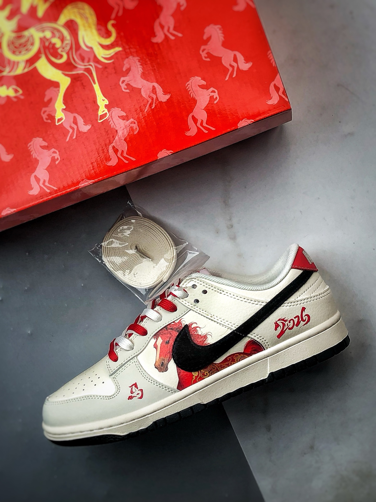 290 NK Dunk Low Retro ”DIY高端定制” 马年米白黑红 低帮休闲运动板鞋 FC1688-257-Chinese UA Cheap High Quatity Brand Clothes Bags handbags Sneakers wholesale wholesaler seller from China Factory suppliers Fashion Clothing Shoes best Quality Beautiful Price 290 NK Dunk Low Retro ”DIY高端定制” 马年米白黑红 低帮休闲运动板鞋 FC1688-257