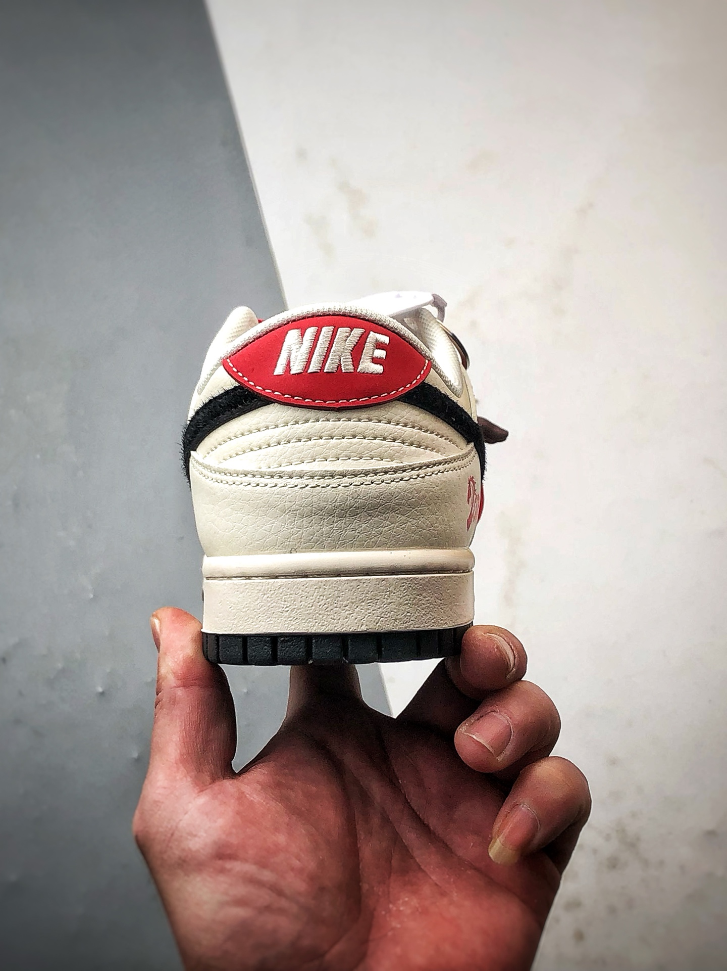 290 NK Dunk Low Retro ”DIY高端定制” 马年米白黑红 低帮休闲运动板鞋 FC1688-257-Chinese UA Cheap High Quatity Brand Clothes Bags handbags Sneakers wholesale wholesaler seller from China Factory suppliers Fashion Clothing Shoes best Quality Beautiful Price 290 NK Dunk Low Retro ”DIY高端定制” 马年米白黑红 低帮休闲运动板鞋 FC1688-257