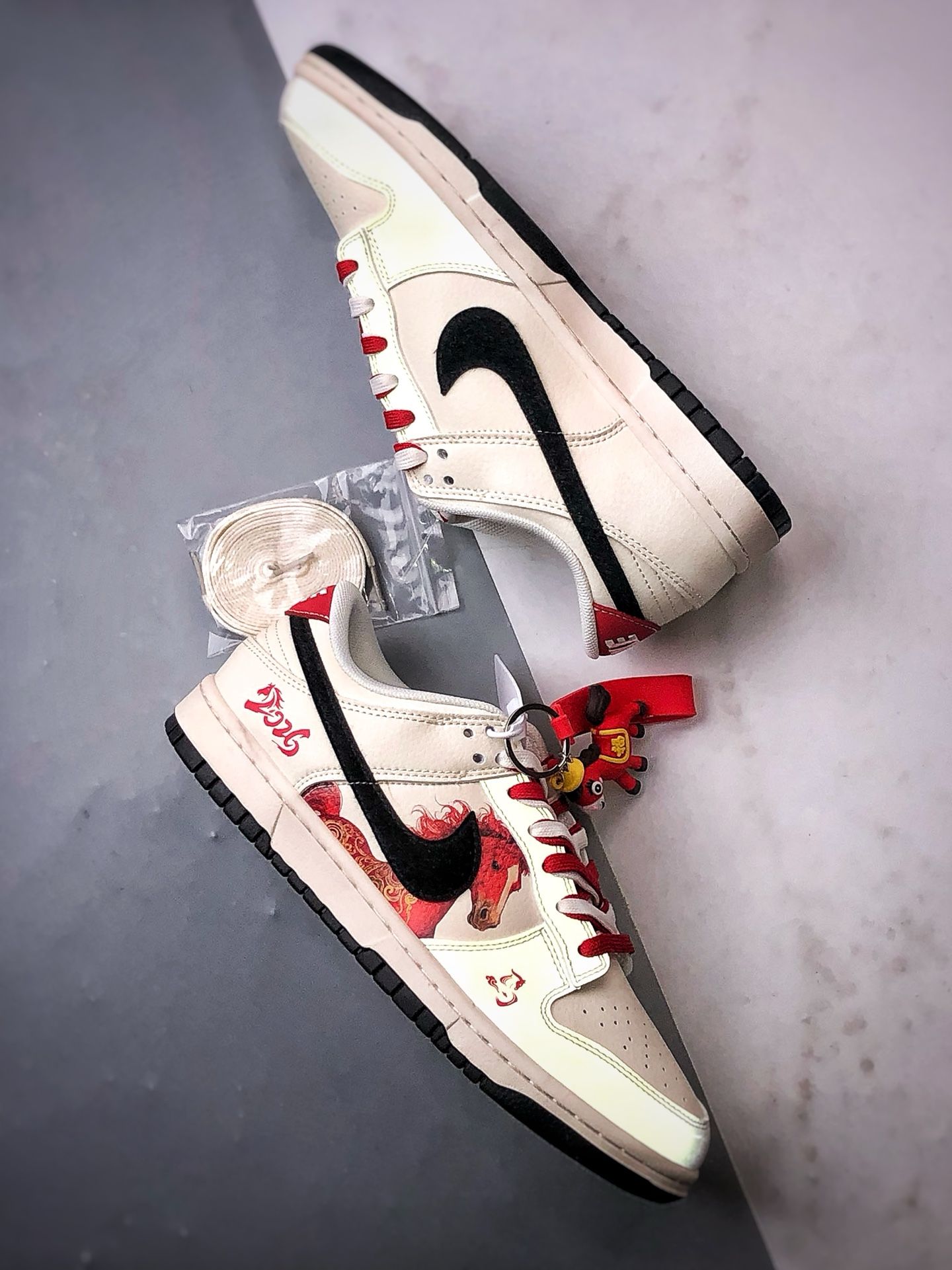 290 NK Dunk Low Retro ”DIY高端定制” 马年米白黑红 低帮休闲运动板鞋 FC1688-257-Chinese UA Cheap High Quatity Brand Clothes Bags handbags Sneakers wholesale wholesaler seller from China Factory suppliers Fashion Clothing Shoes best Quality Beautiful Price 290 NK Dunk Low Retro ”DIY高端定制” 马年米白黑红 低帮休闲运动板鞋 FC1688-257