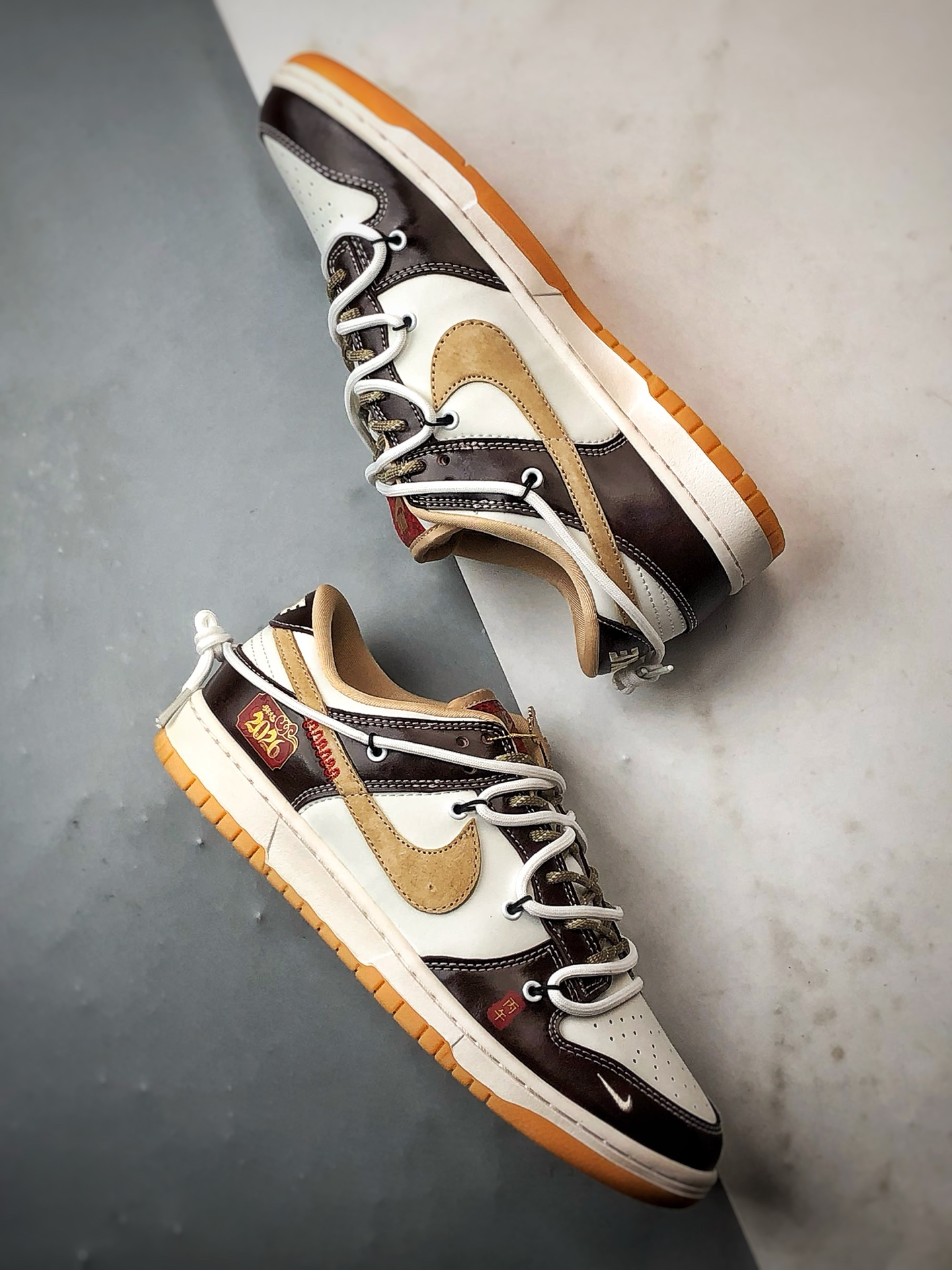 310 NK Dunk Low Retro ”DIY高端定制” 马年白褐黄解构绑带 低帮休闲运动板鞋 YX5066-C90-Chinese UA Cheap High Quatity Brand Clothes Bags handbags Sneakers wholesale wholesaler seller from China Factory suppliers Fashion Clothing Shoes best Quality Beautiful Price 310 NK Dunk Low Retro ”DIY高端定制” 马年白褐黄解构绑带 低帮休闲运动板鞋 YX5066-C90