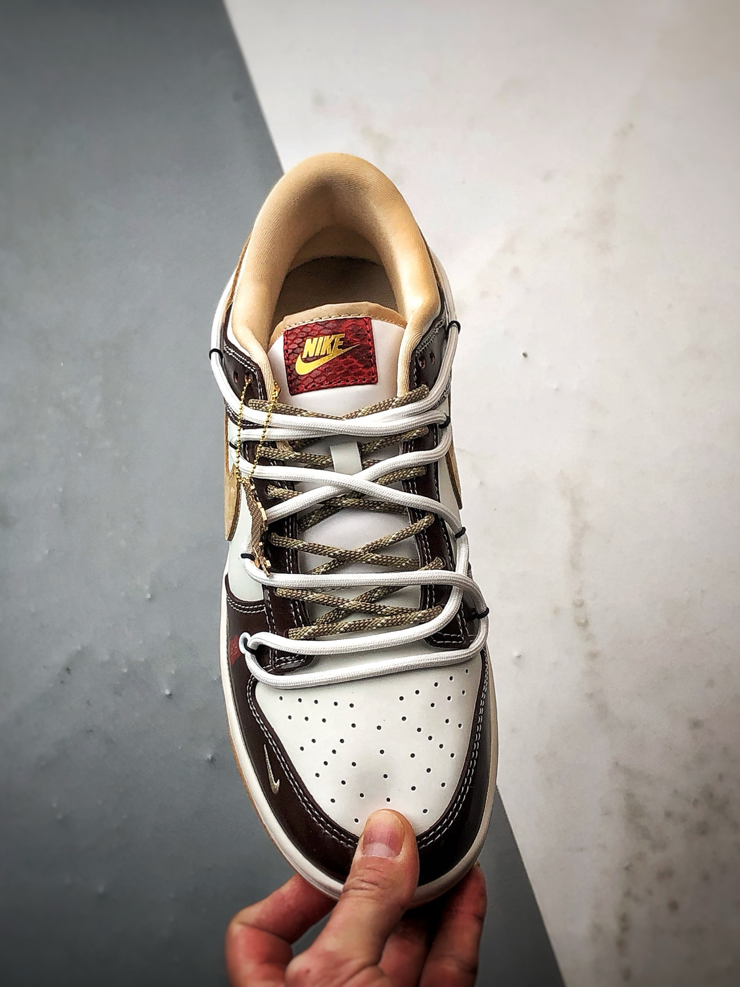310 NK Dunk Low Retro ”DIY高端定制” 马年白褐黄解构绑带 低帮休闲运动板鞋 YX5066-C90-Chinese UA Cheap High Quatity Brand Clothes Bags handbags Sneakers wholesale wholesaler seller from China Factory suppliers Fashion Clothing Shoes best Quality Beautiful Price 310 NK Dunk Low Retro ”DIY高端定制” 马年白褐黄解构绑带 低帮休闲运动板鞋 YX5066-C90