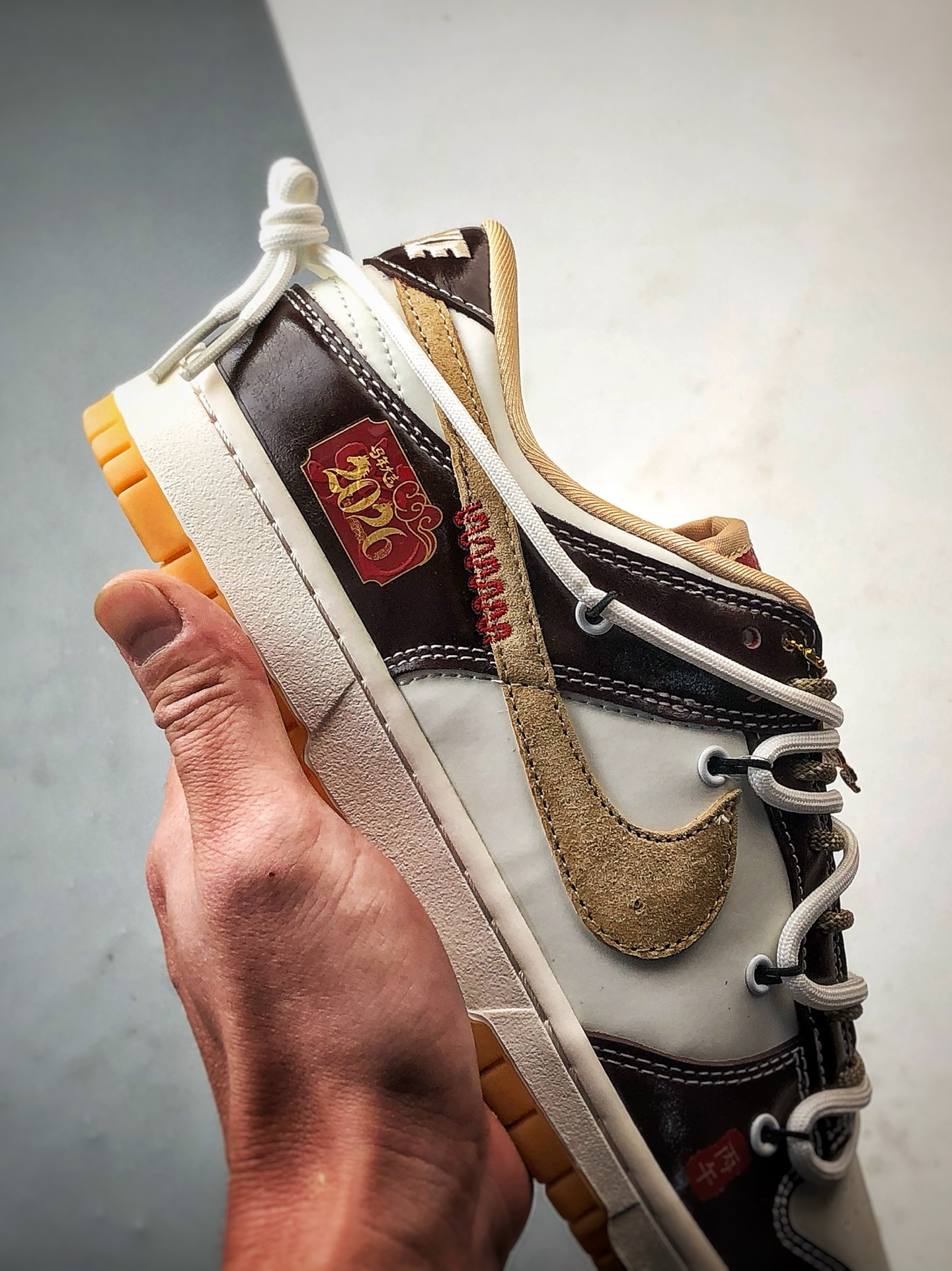 310 NK Dunk Low Retro ”DIY高端定制” 马年白褐黄解构绑带 低帮休闲运动板鞋 YX5066-C90-Chinese UA Cheap High Quatity Brand Clothes Bags handbags Sneakers wholesale wholesaler seller from China Factory suppliers Fashion Clothing Shoes best Quality Beautiful Price 310 NK Dunk Low Retro ”DIY高端定制” 马年白褐黄解构绑带 低帮休闲运动板鞋 YX5066-C90