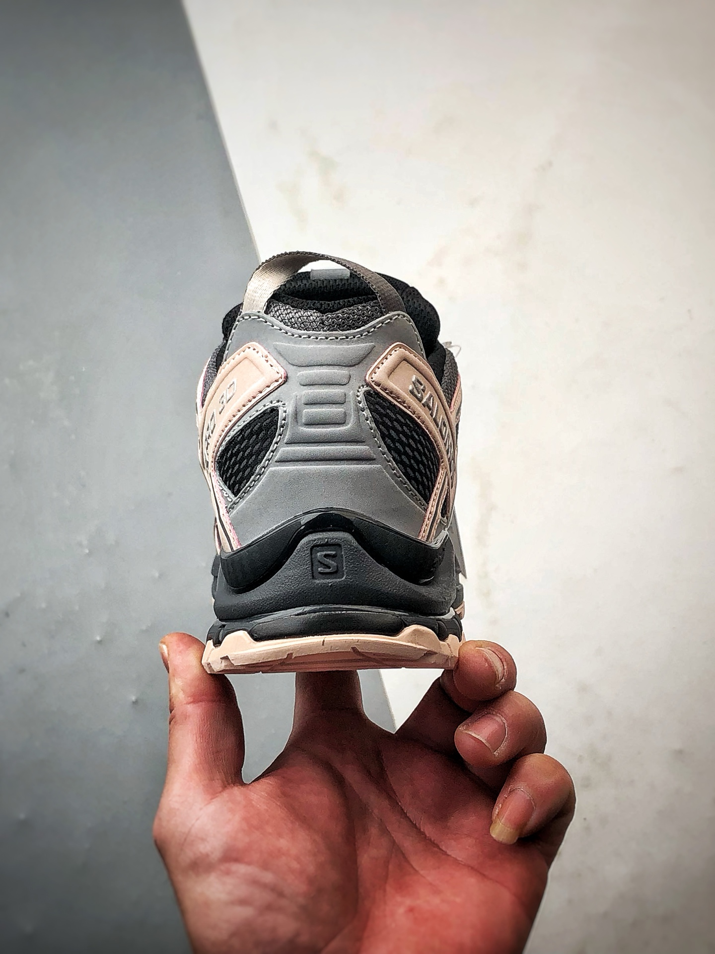 💰298
Salomon XT-Quest 黑灰粉
萨洛蒙复古机能徒步越野跑鞋
鞋面采用透气网布与耐磨TPU框架。注入式EVA中底，提供良好的舒适性和能量回馈。萨洛蒙核心科技Contagrip&reg;大底，卓越湿地止滑和全地形抓地力。QUICKLACE&trade;快速系带系统，一拉一锁，瞬间贴合。
货号：491841
尺码：36 36.5 37 38 38.5 39 40 40.5 41 42 42.5 43 44 44.5 45