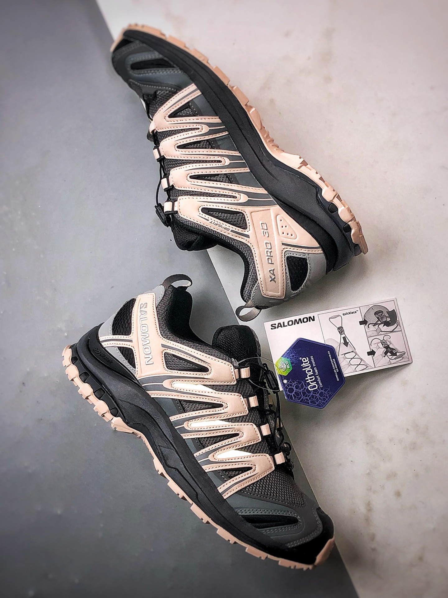 💰298
Salomon XT-Quest 黑灰粉
萨洛蒙复古机能徒步越野跑鞋
鞋面采用透气网布与耐磨TPU框架。注入式EVA中底，提供良好的舒适性和能量回馈。萨洛蒙核心科技Contagrip&reg;大底，卓越湿地止滑和全地形抓地力。QUICKLACE&trade;快速系带系统，一拉一锁，瞬间贴合。
货号：491841
尺码：36 36.5 37 38 38.5 39 40 40.5 41 42 42.5 43 44 44.5 45