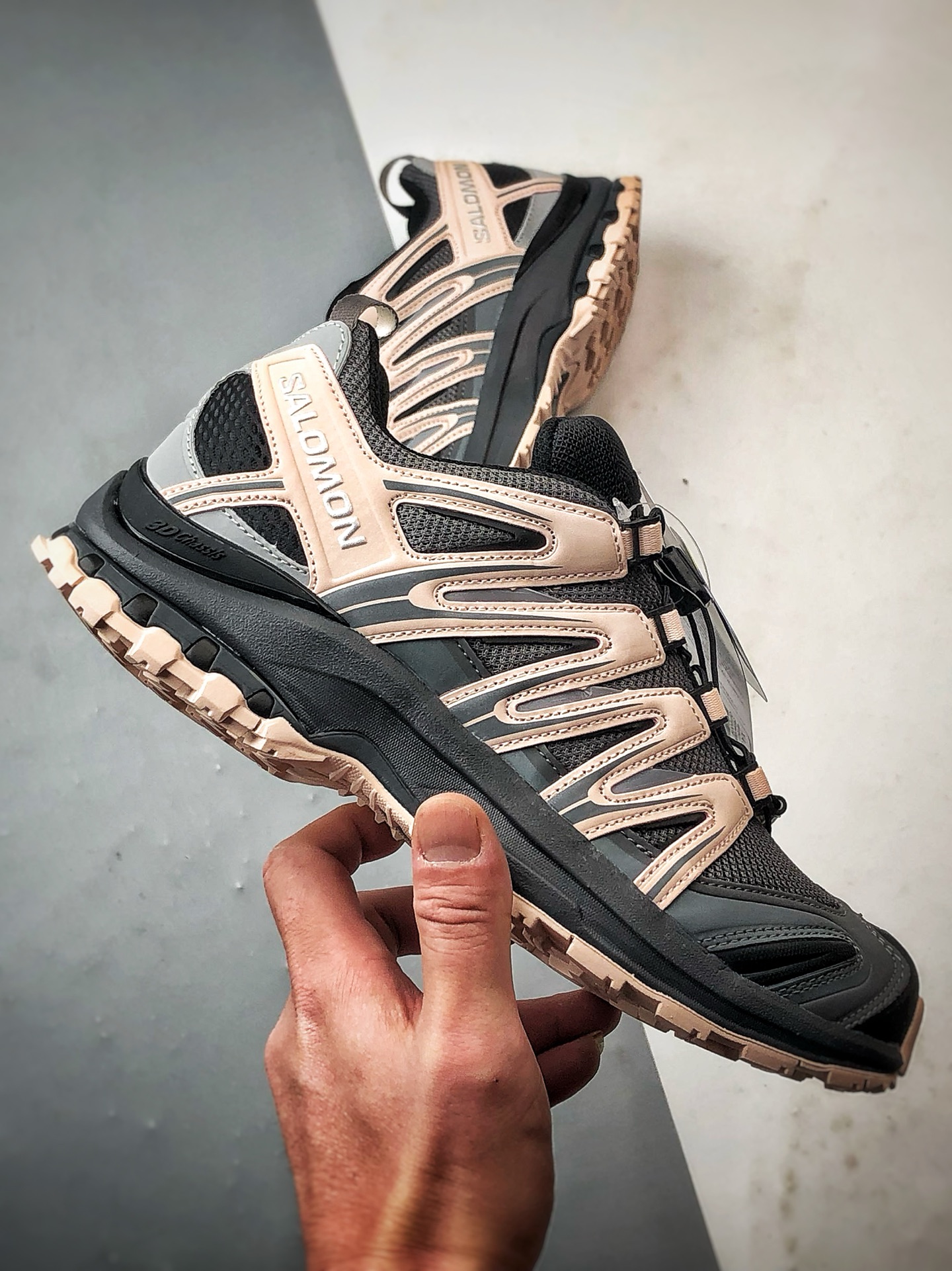 💰298
Salomon XT-Quest 黑灰粉
萨洛蒙复古机能徒步越野跑鞋
鞋面采用透气网布与耐磨TPU框架。注入式EVA中底，提供良好的舒适性和能量回馈。萨洛蒙核心科技Contagrip&reg;大底，卓越湿地止滑和全地形抓地力。QUICKLACE&trade;快速系带系统，一拉一锁，瞬间贴合。
货号：491841
尺码：36 36.5 37 38 38.5 39 40 40.5 41 42 42.5 43 44 44.5 45