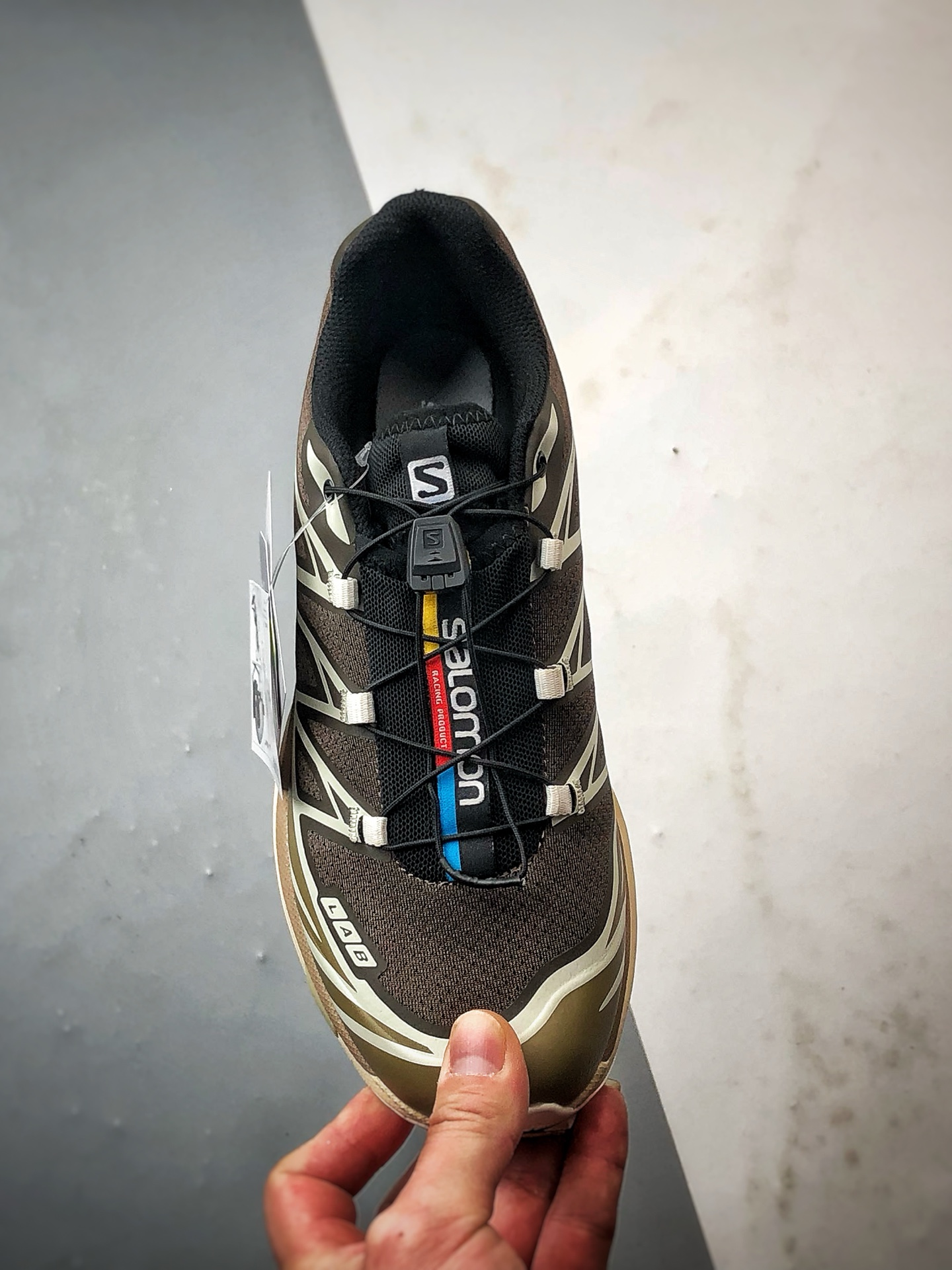 💰298
Salomon XT-6 Advanced 棕色
萨洛蒙机能风户外越野跑鞋
鞋面采用SENSIFIT贴合技术 全方位贴合包裹脚型 鞋跟部鞋底牵引设计 提供强大的抓地性能 更适应野外崎岖不平的道路 其3D ADVANCED CHASSIS底盘 材料轻量大化 钉齿设计更具稳定性、防护性 鞋底易磨损区运用CONTAGRIP高耐磨材料 应对城市硬质路面长距离跑考验
货号：473058
尺码：36 36.5 37 38 38.5 39 40 40.5 41 42 42.5 43 44 44.5 45