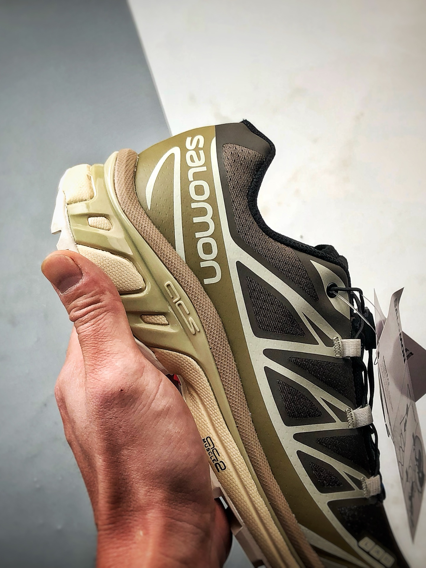 💰298
Salomon XT-6 Advanced 棕色
萨洛蒙机能风户外越野跑鞋
鞋面采用SENSIFIT贴合技术 全方位贴合包裹脚型 鞋跟部鞋底牵引设计 提供强大的抓地性能 更适应野外崎岖不平的道路 其3D ADVANCED CHASSIS底盘 材料轻量大化 钉齿设计更具稳定性、防护性 鞋底易磨损区运用CONTAGRIP高耐磨材料 应对城市硬质路面长距离跑考验
货号：473058
尺码：36 36.5 37 38 38.5 39 40 40.5 41 42 42.5 43 44 44.5 45