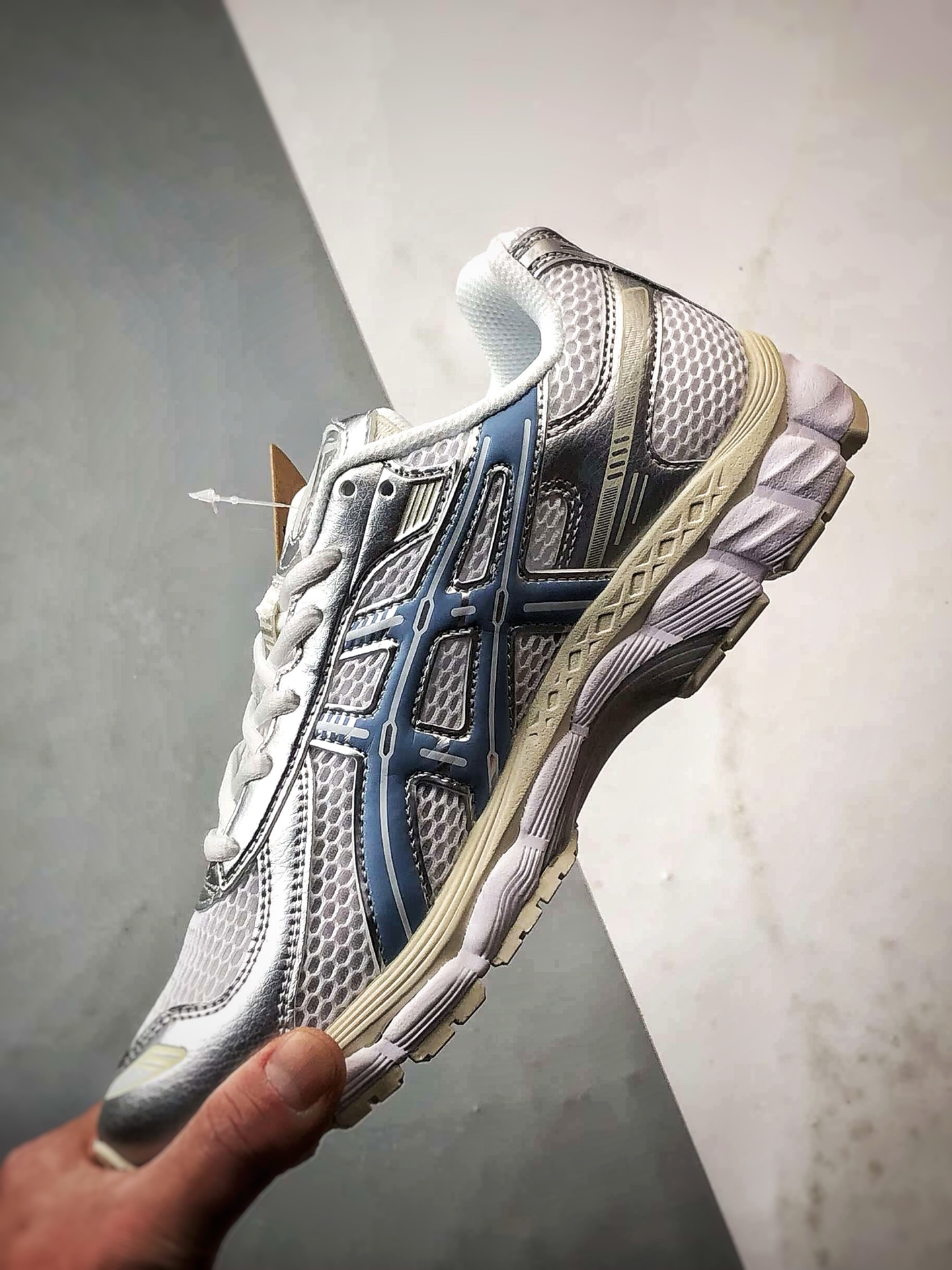 Asics Gel-Kayano 12.1 白银蓝 亚瑟士百搭休闲运动慢跑鞋 1203A759-101-Top High Quatity Cheap Sneakers Fashion Clothing Clothes Bags handbags Shoes of all Brand wholesale With The best Quality And Beautiful Price from China Factory Chinese suppliers wholesaler seller Asics Gel-Kayano 12.1 白银蓝 亚瑟士百搭休闲运动慢跑鞋 1203A759-101