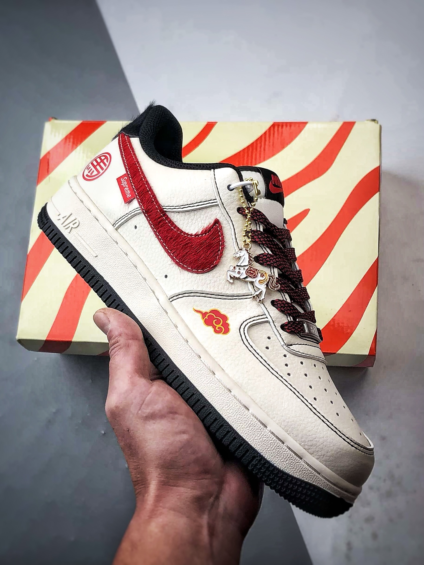 280 Air Force 1 '07 Low 米黑红马毛钩 QW5288-126-Chinese UA Cheap High Quatity Brand Clothes Bags handbags Sneakers wholesale wholesaler seller from China Factory suppliers Fashion Clothing Shoes best Quality Beautiful Price 280 Air Force 1 '07 Low 米黑红马毛钩 QW5288-126