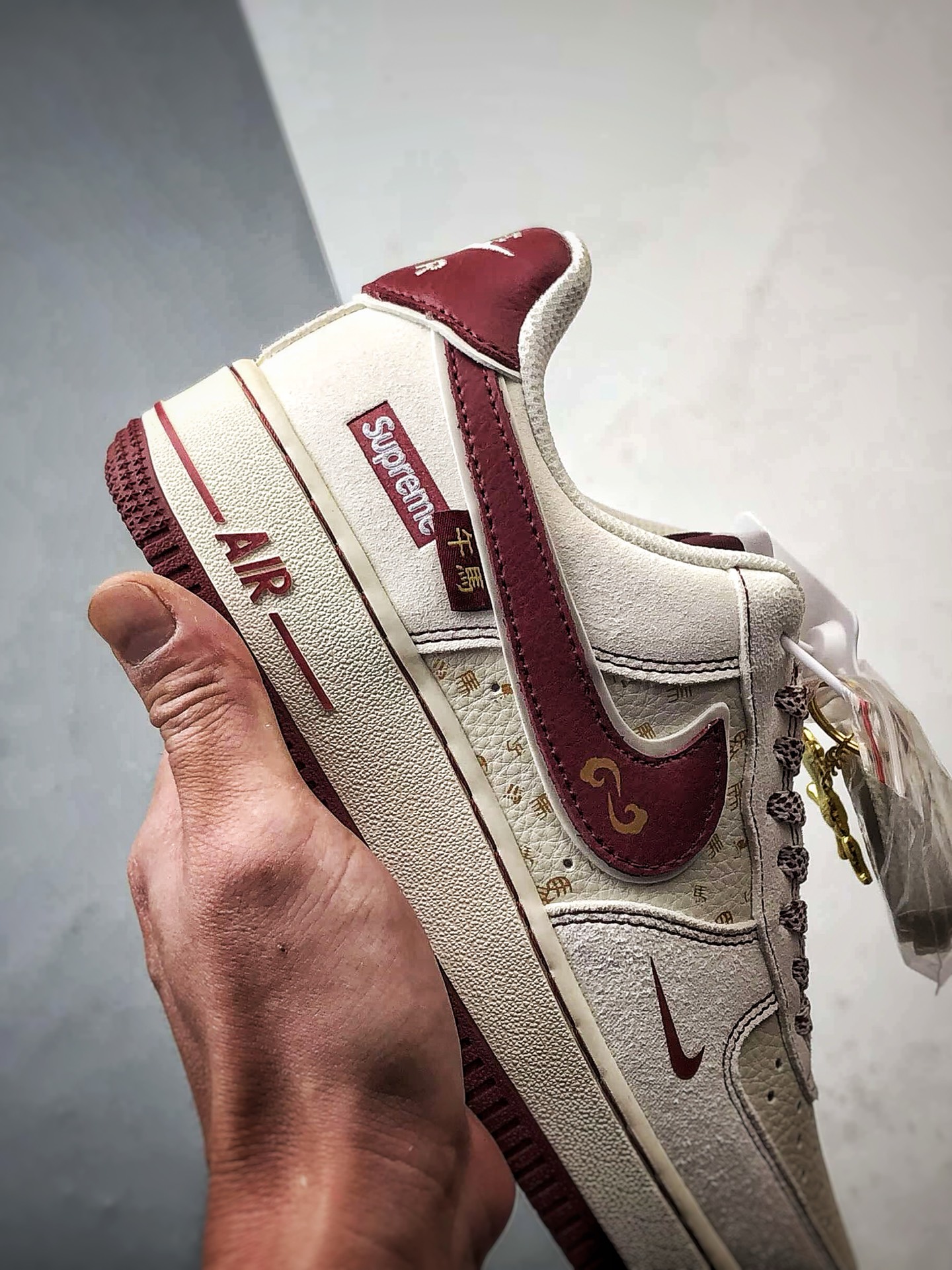 Sup x Air Force 1 Low 马年米白红 XL1982-336-Top High Quatity Cheap Sneakers Fashion Clothing Clothes Bags handbags Shoes of all Brand wholesale With The best Quality And Beautiful Price from China Factory Chinese suppliers wholesaler seller Sup x Air Force 1 Low 马年米白红 XL1982-336
