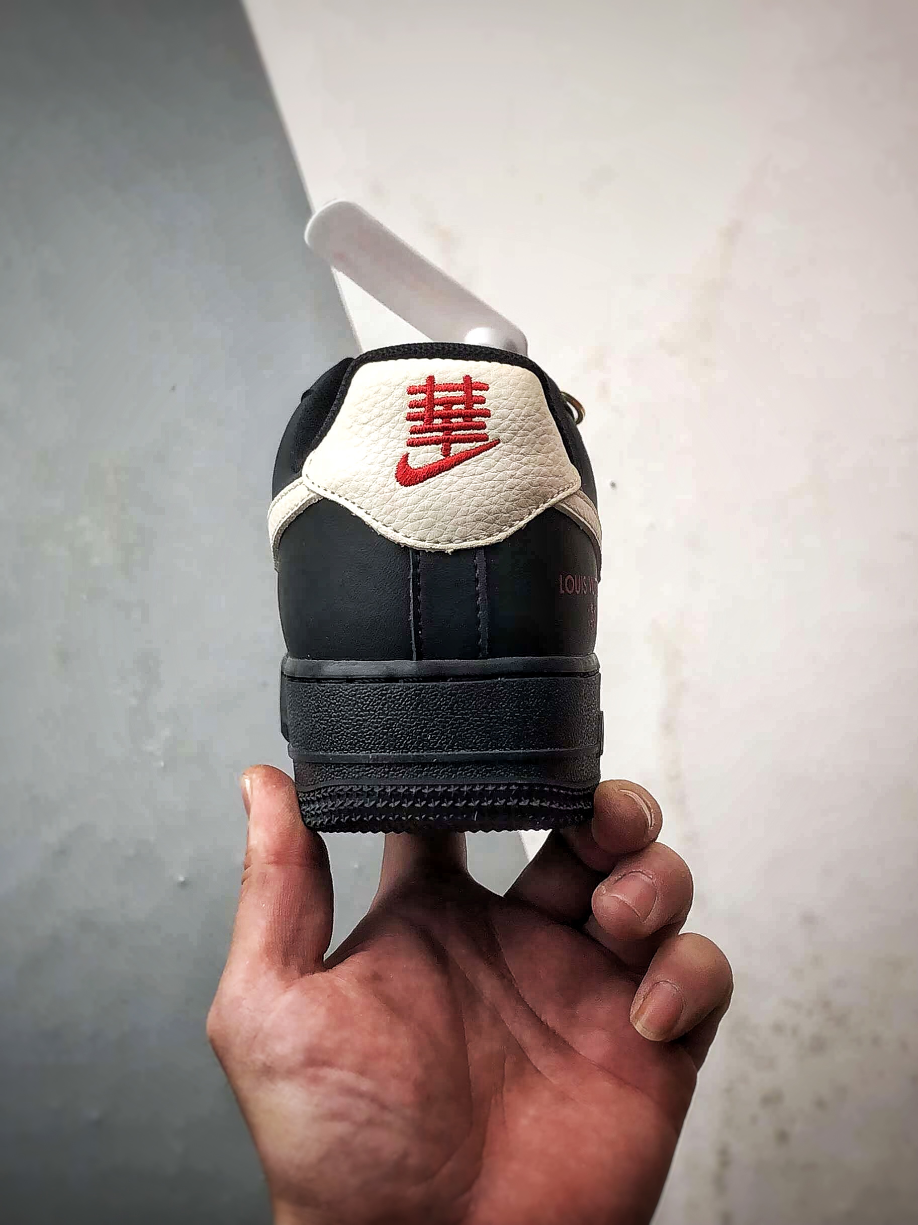 LV x Air Force 1 Low 马年黑米色 FV3694-104