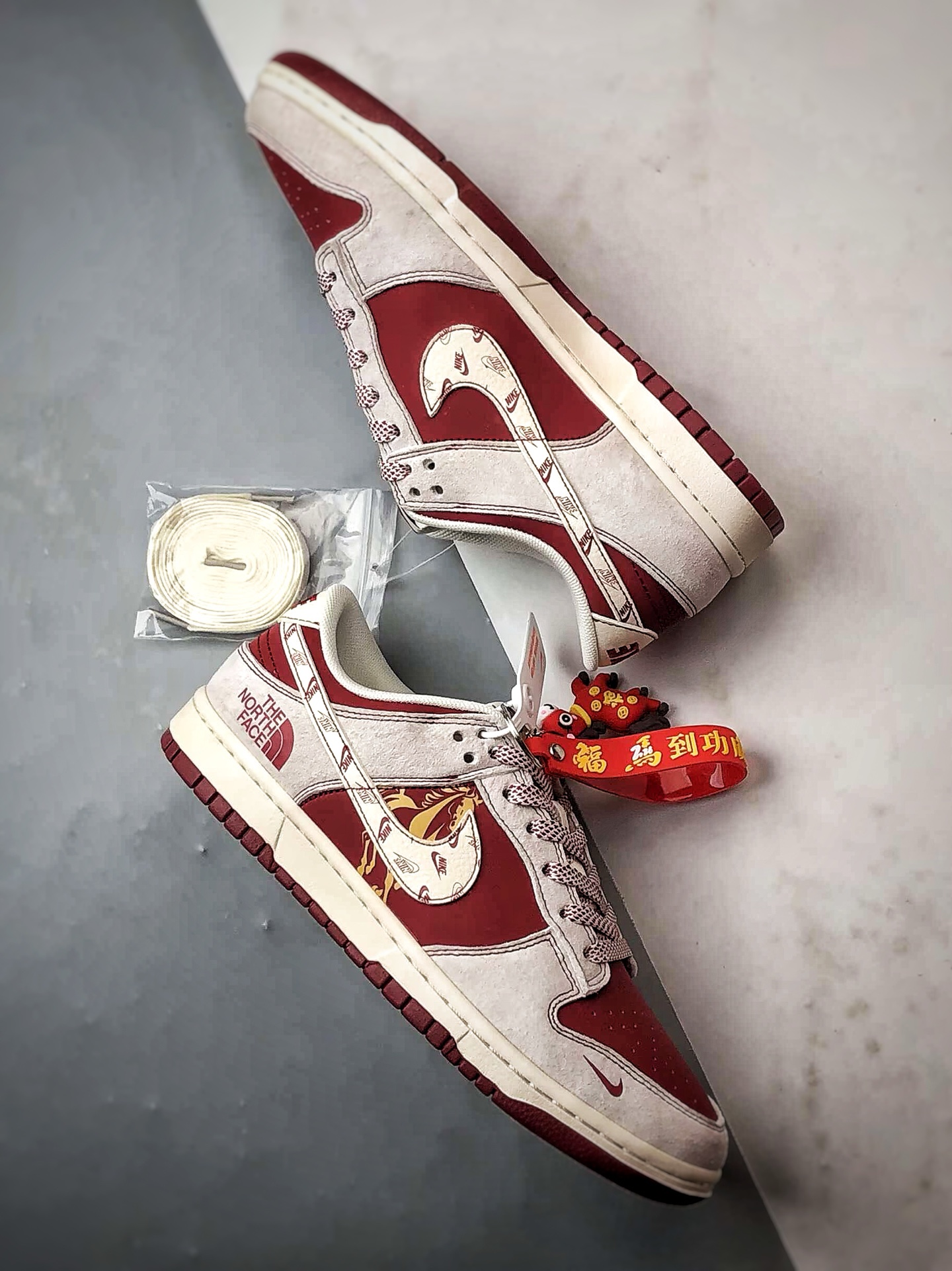 NK Dunk Low Retro ”DIY高端定制” 北面马年米灰红 低帮休闲运动板鞋 JP2046-108-Top High Quatity Cheap Sneakers Fashion Clothing Clothes Bags handbags Shoes of all Brand wholesale With The best Quality And Beautiful Price from China Factory Chinese suppliers wholesaler seller NK Dunk Low Retro ”DIY高端定制” 北面马年米灰红 低帮休闲运动板鞋 JP2046-108