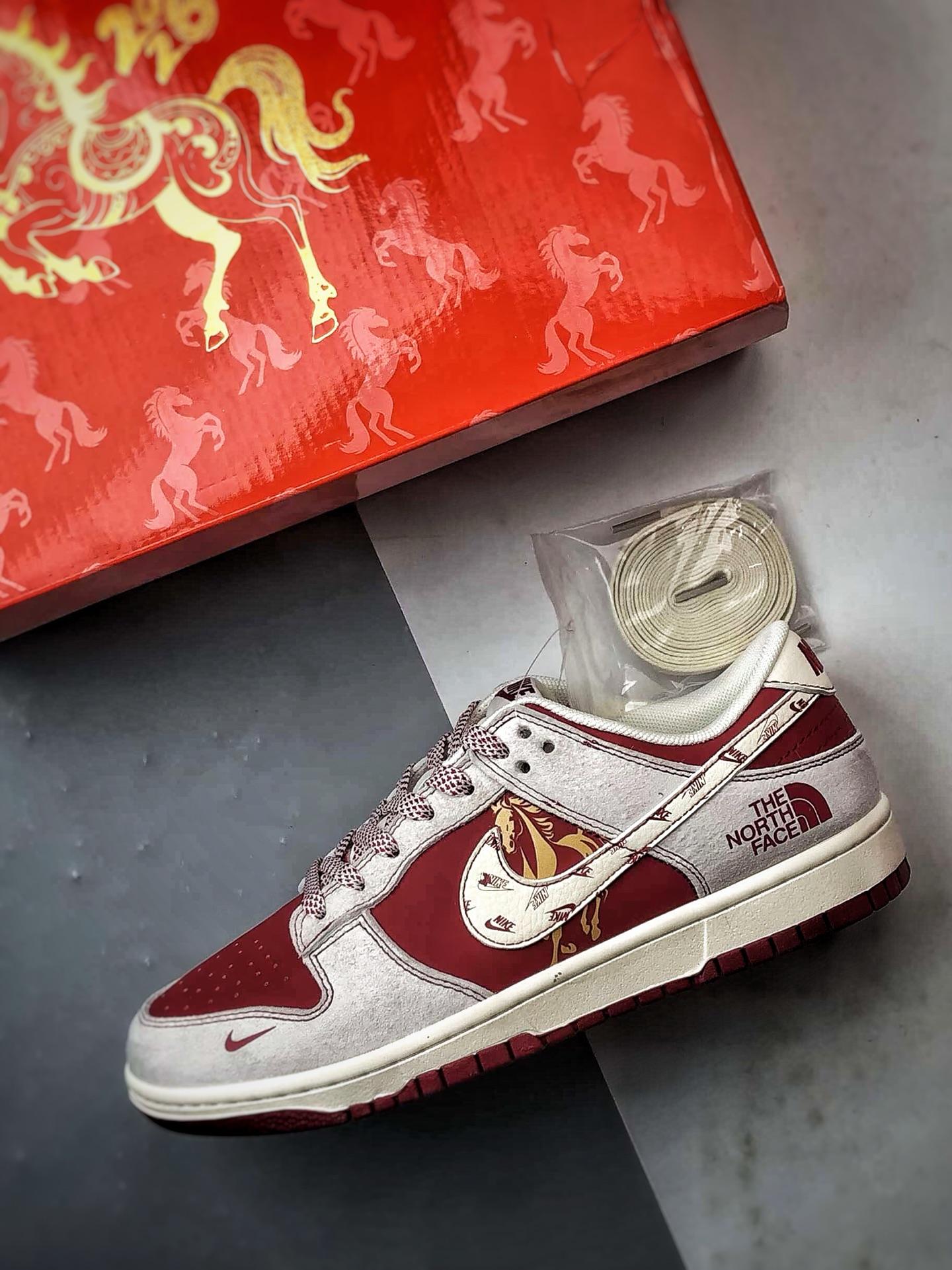 NK Dunk Low Retro ”DIY高端定制” 北面马年米灰红 低帮休闲运动板鞋 JP2046-108-Top High Quatity Cheap Sneakers Fashion Clothing Clothes Bags handbags Shoes of all Brand wholesale With The best Quality And Beautiful Price from China Factory Chinese suppliers wholesaler seller NK Dunk Low Retro ”DIY高端定制” 北面马年米灰红 低帮休闲运动板鞋 JP2046-108