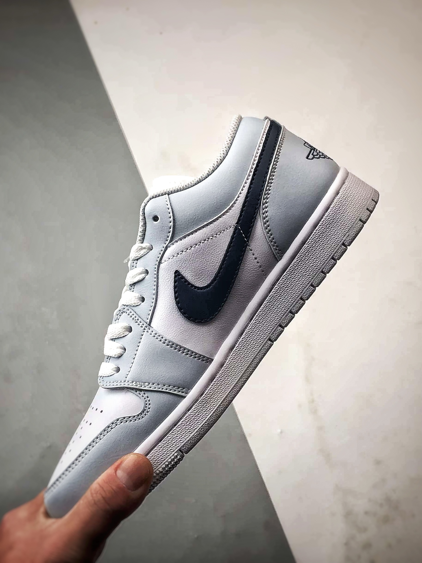 Air Jordan 1 Low 浅蓝白 553558-400