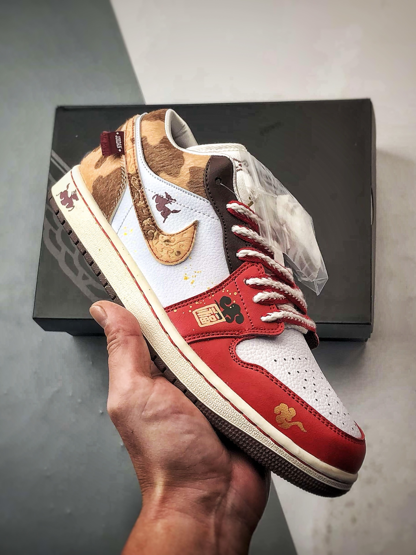 200 定制球鞋 Air Jordan 1 Low 福马红金 马年红棕色 IQ5321-121-Chinese UA Cheap High Quatity Brand Clothes Bags handbags Sneakers wholesale wholesaler seller from China Factory suppliers Fashion Clothing Shoes best Quality Beautiful Price 200 定制球鞋 Air Jordan 1 Low 福马红金 马年红棕色 IQ5321-121