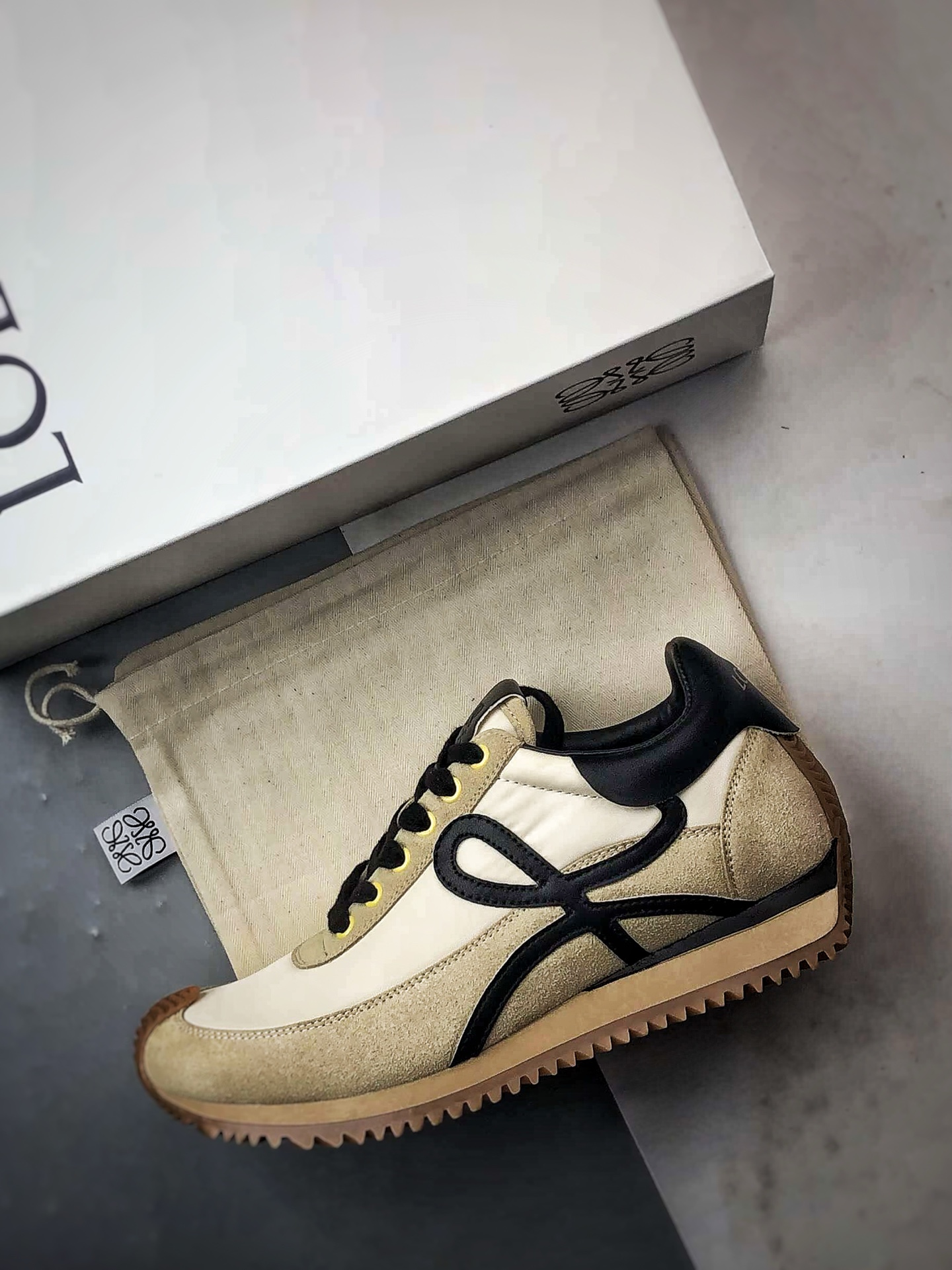 Loewe罗意威 Flow Runner 黑棕 复古薄底芭舒适百搭运动休闲鞋-Top High Quatity Cheap Sneakers Fashion Clothing Clothes Bags handbags Shoes of all Brand wholesale With The best Quality And Beautiful Price from China Factory Chinese suppliers wholesaler seller Loewe罗意威 Flow Runner 黑棕 复古薄底芭舒适百搭运动休闲鞋