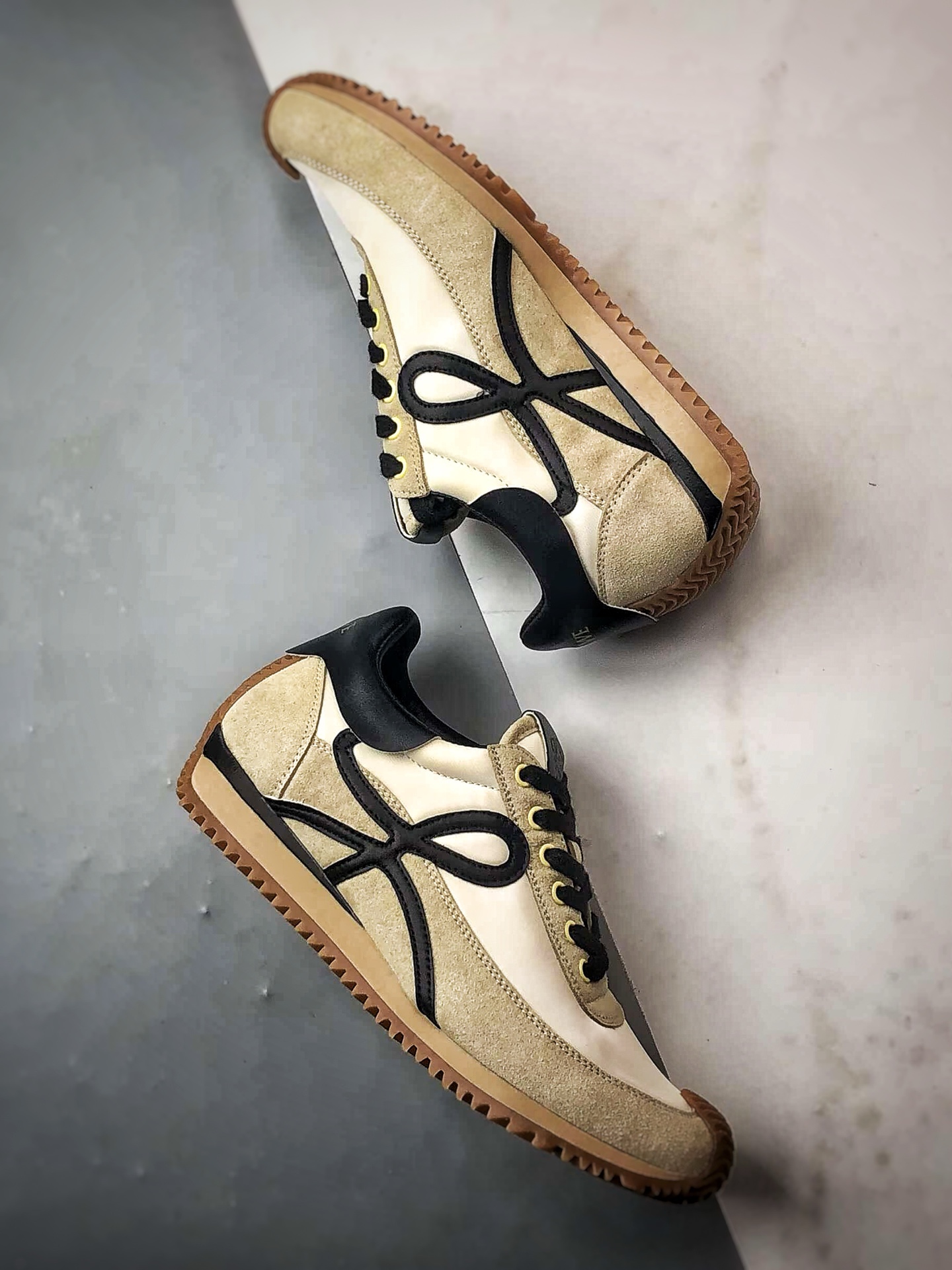 Loewe罗意威 Flow Runner 黑棕 复古薄底芭舒适百搭运动休闲鞋-Top High Quatity Cheap Sneakers Fashion Clothing Clothes Bags handbags Shoes of all Brand wholesale With The best Quality And Beautiful Price from China Factory Chinese suppliers wholesaler seller Loewe罗意威 Flow Runner 黑棕 复古薄底芭舒适百搭运动休闲鞋
