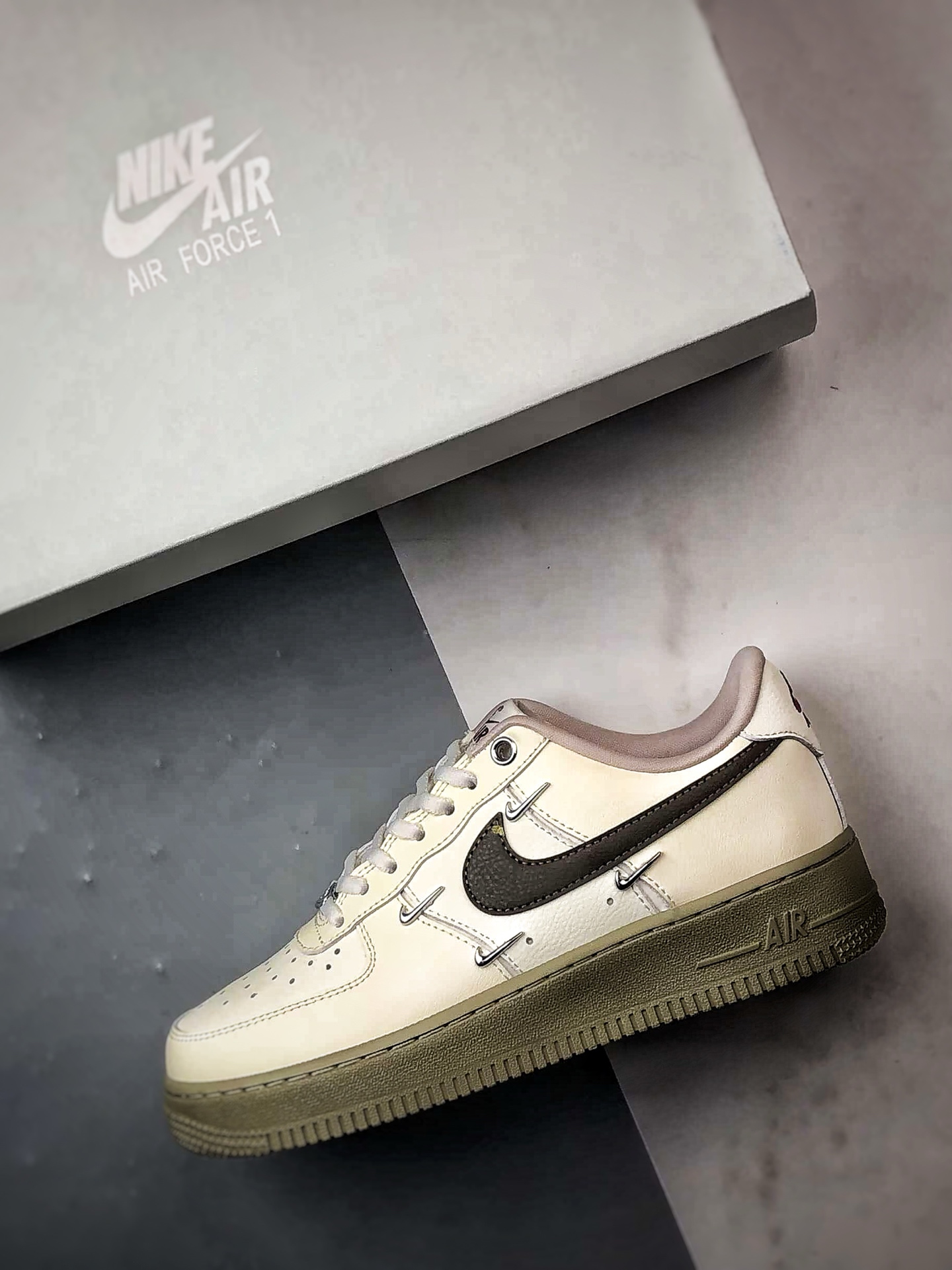 Air Force 1 '07 Low 马年米绿四小钩 IQ9802-022-Top High Quatity Cheap Sneakers Fashion Clothing Clothes Bags handbags Shoes of all Brand wholesale With The best Quality And Beautiful Price from China Factory Chinese suppliers wholesaler seller Air Force 1 '07 Low 马年米绿四小钩 IQ9802-022