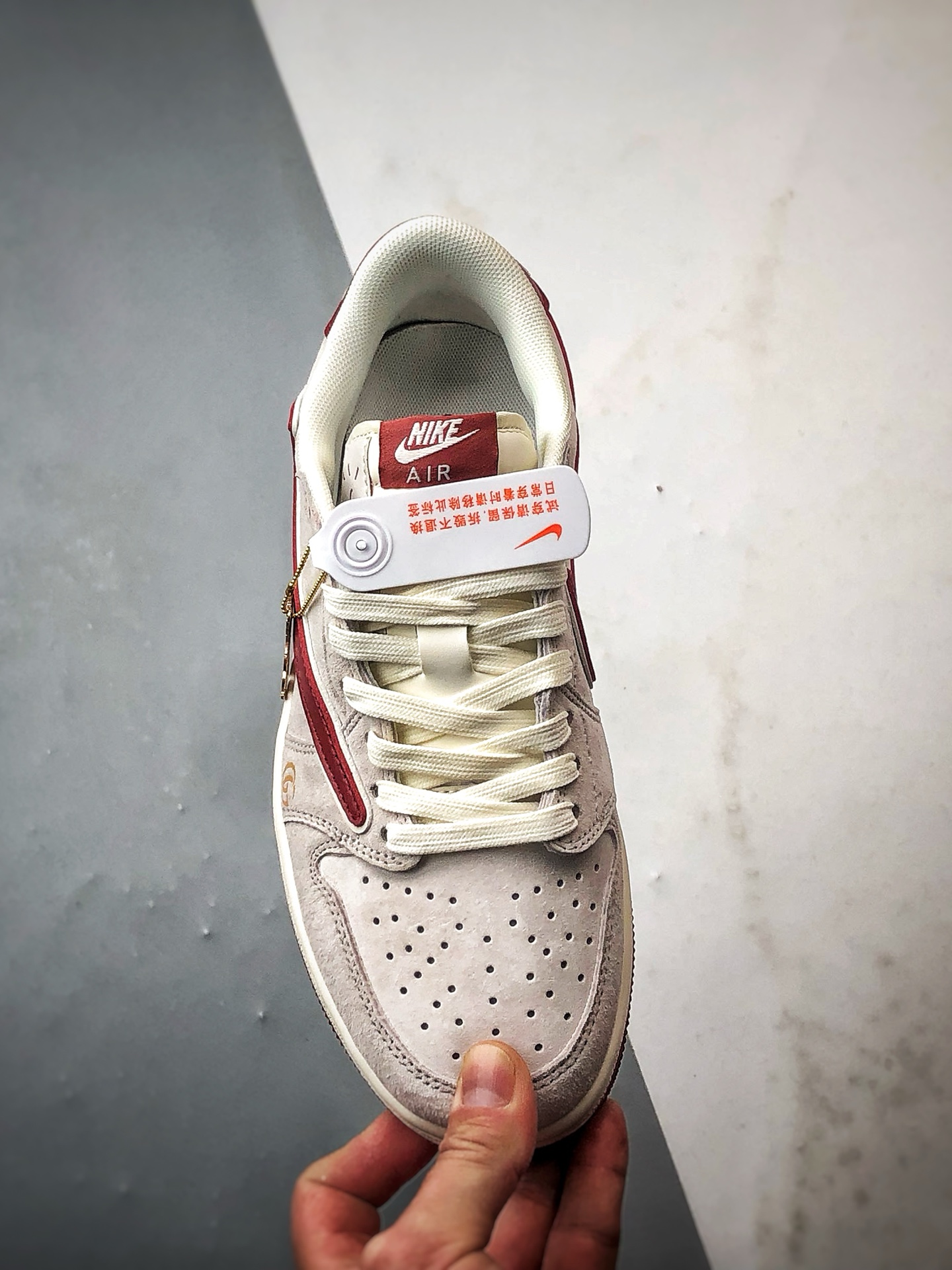 Air Jordan 1 Low ”高端定制” 古驰马年灰红倒钩 XZ6668-056