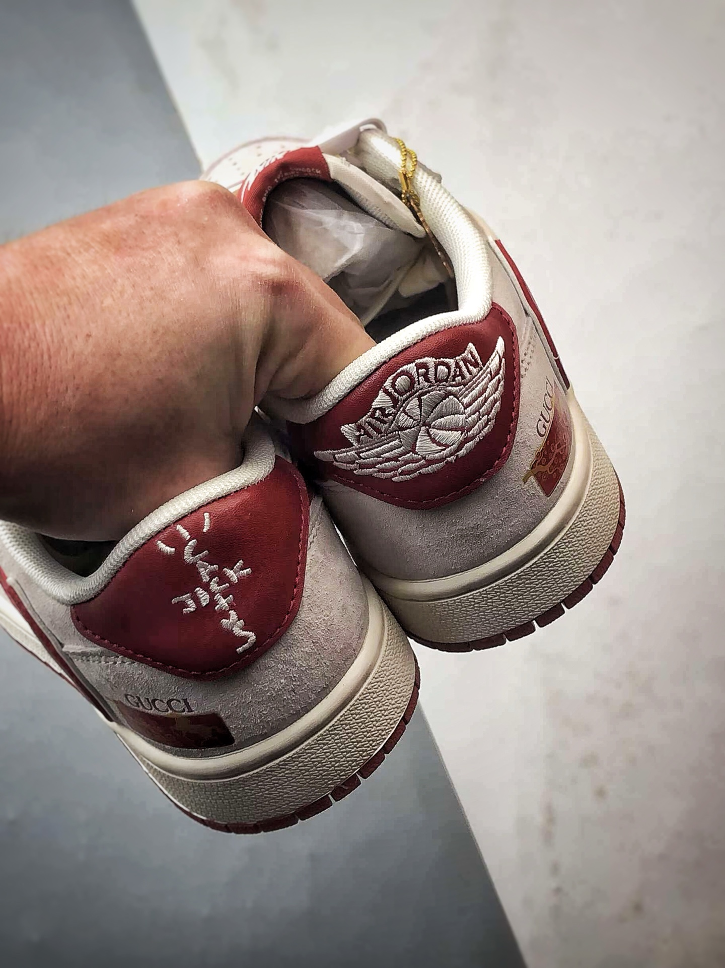 Air Jordan 1 Low ”高端定制” 古驰马年灰红倒钩 XZ6668-056