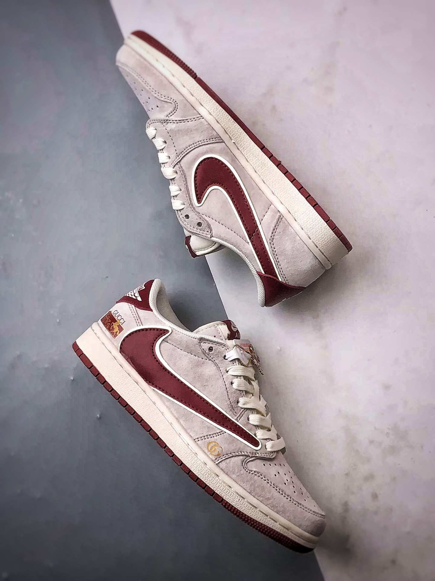 Air Jordan 1 Low ”高端定制” 古驰马年灰红倒钩 XZ6668-056