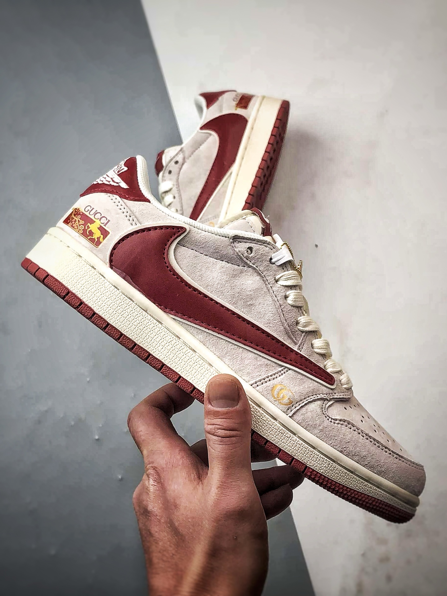 Air Jordan 1 Low ”高端定制” 古驰马年灰红倒钩 XZ6668-056