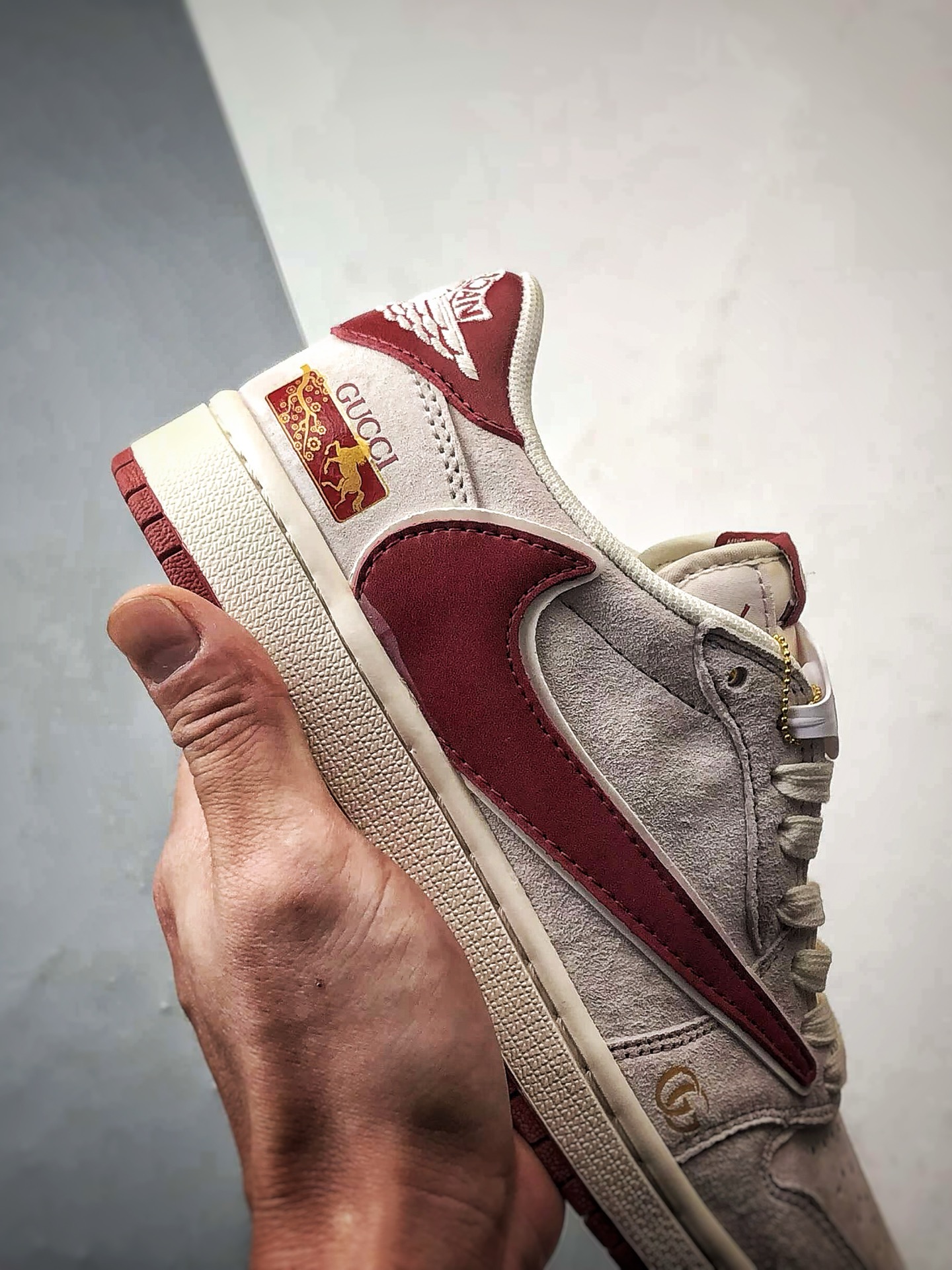 Air Jordan 1 Low ”高端定制” 古驰马年灰红倒钩 XZ6668-056