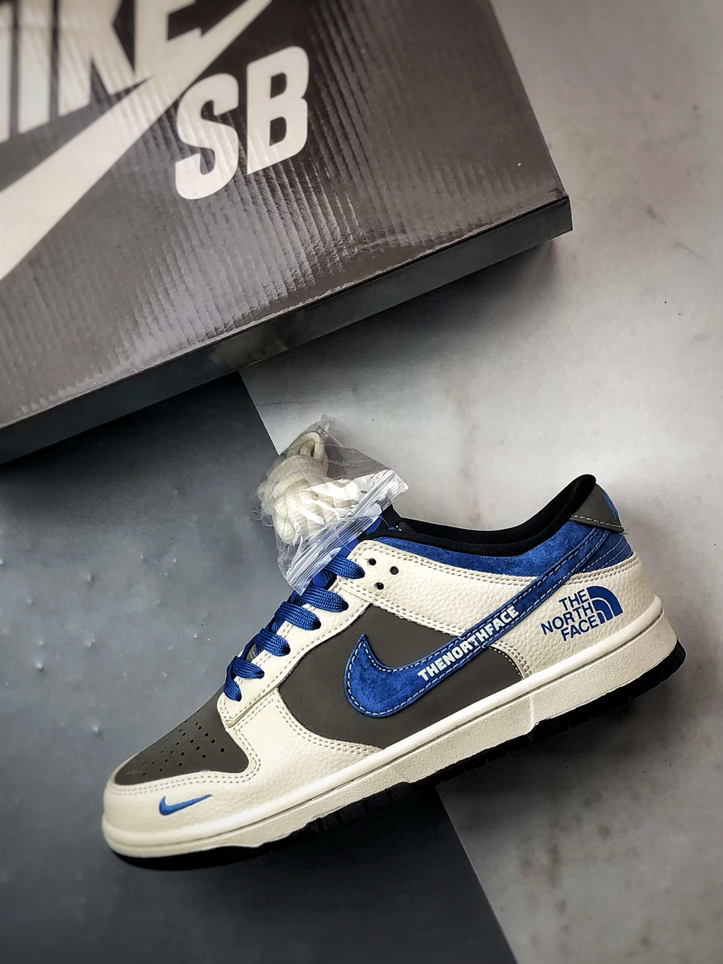 290 NK Dunk Low Retro ”DIY高端定制” 北面米灰蓝 低帮休闲运动板鞋 TX1688-018-Chinese UA Cheap High Quatity Brand Clothes Bags handbags Sneakers wholesale wholesaler seller from China Factory suppliers Fashion Clothing Shoes best Quality Beautiful Price 290 NK Dunk Low Retro ”DIY高端定制” 北面米灰蓝 低帮休闲运动板鞋 TX1688-018