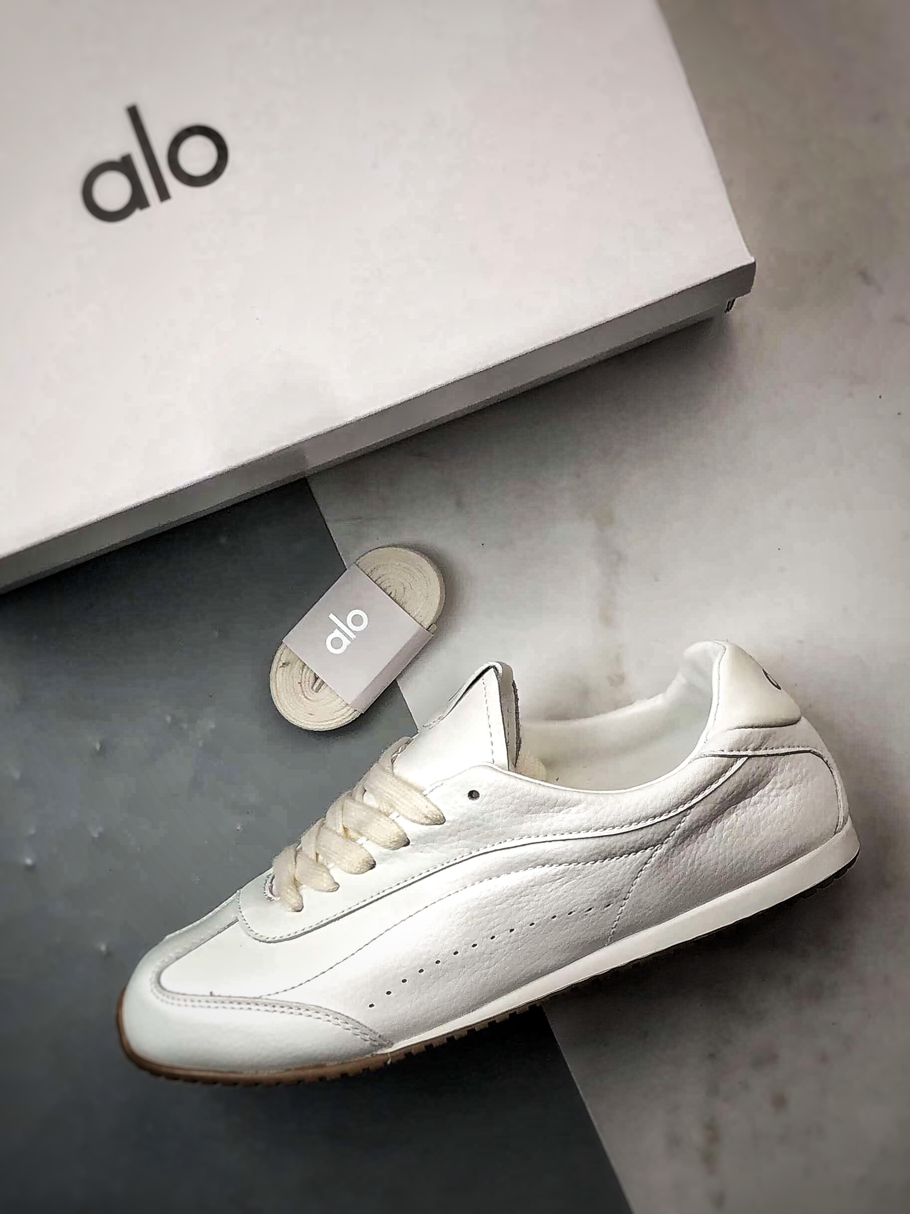 Alo yoga Sunset Seaker 白色 休闲城市通勤复古薄底德迅鞋-Top High Quatity Cheap Sneakers Fashion Clothing Clothes Bags handbags Shoes of all Brand wholesale With The best Quality And Beautiful Price from China Factory Chinese suppliers wholesaler seller Alo yoga Sunset Seaker 白色 休闲城市通勤复古薄底德迅鞋