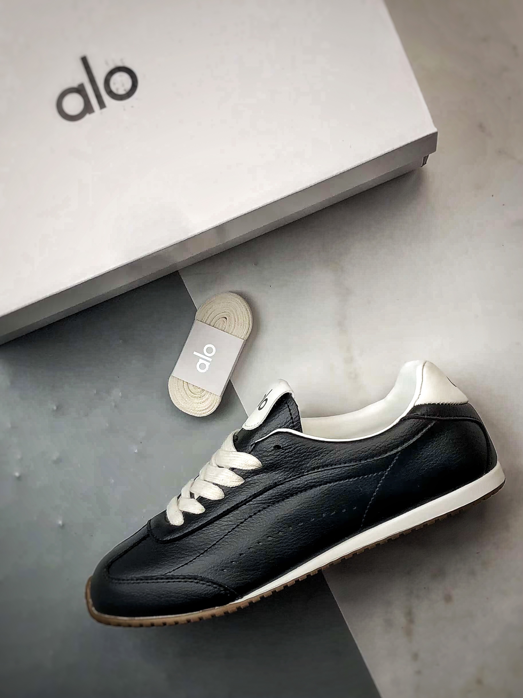 190 Alo yoga Sunset Seaker 黑白 休闲城市通勤复古薄底德迅鞋-Chinese UA Cheap High Quatity Brand Clothes Bags handbags Sneakers wholesale wholesaler seller from China Factory suppliers Fashion Clothing Shoes best Quality Beautiful Price 190 Alo yoga Sunset Seaker 黑白 休闲城市通勤复古薄底德迅鞋