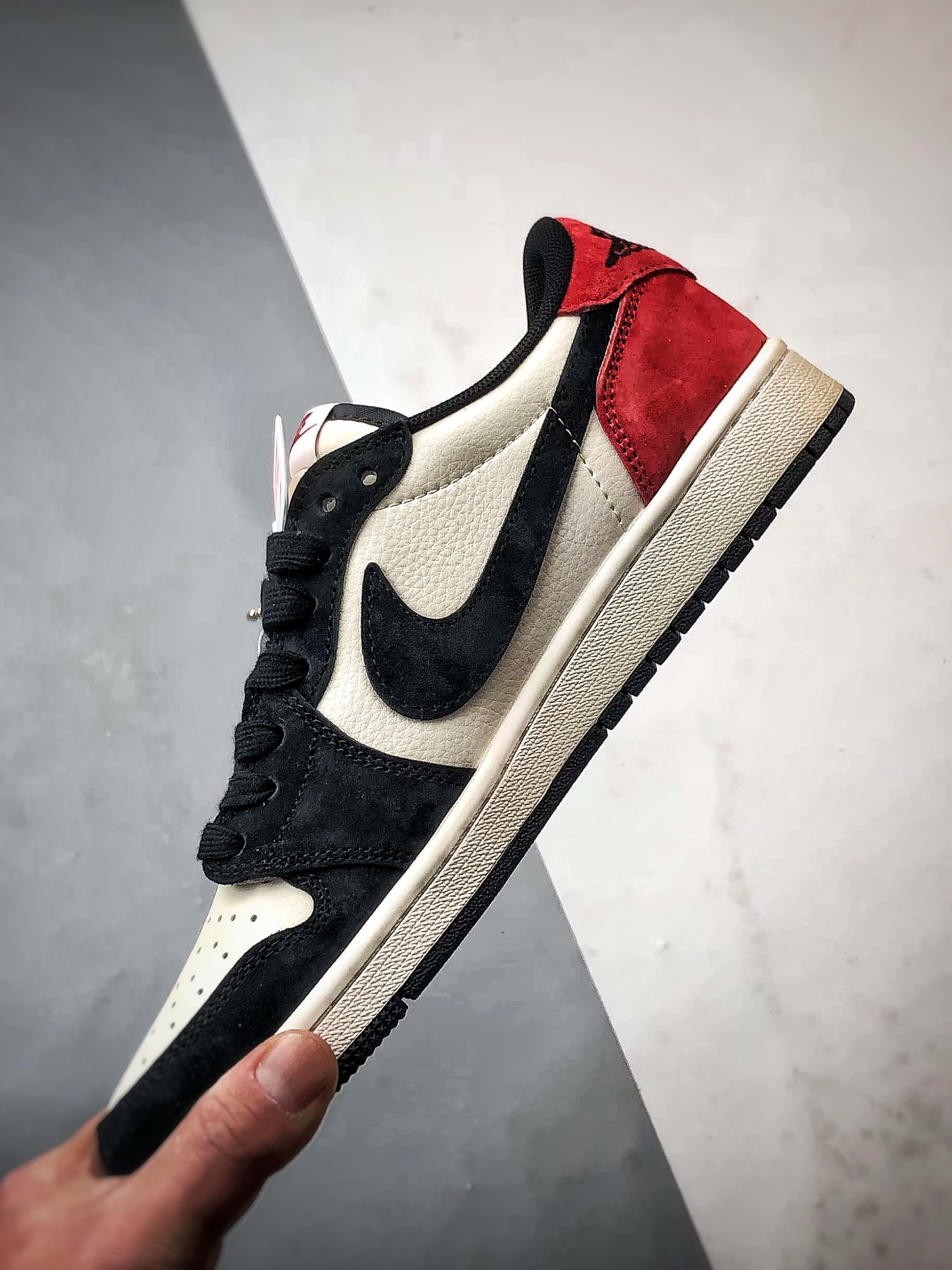 Air Jordan 1 Low ”高端定制” 马年限定白黑红倒钩 MZ9588-826-Top High Quatity Cheap Sneakers Fashion Clothing Clothes Bags handbags Shoes of all Brand wholesale With The best Quality And Beautiful Price from China Factory Chinese suppliers wholesaler seller Air Jordan 1 Low ”高端定制” 马年限定白黑红倒钩 MZ9588-826