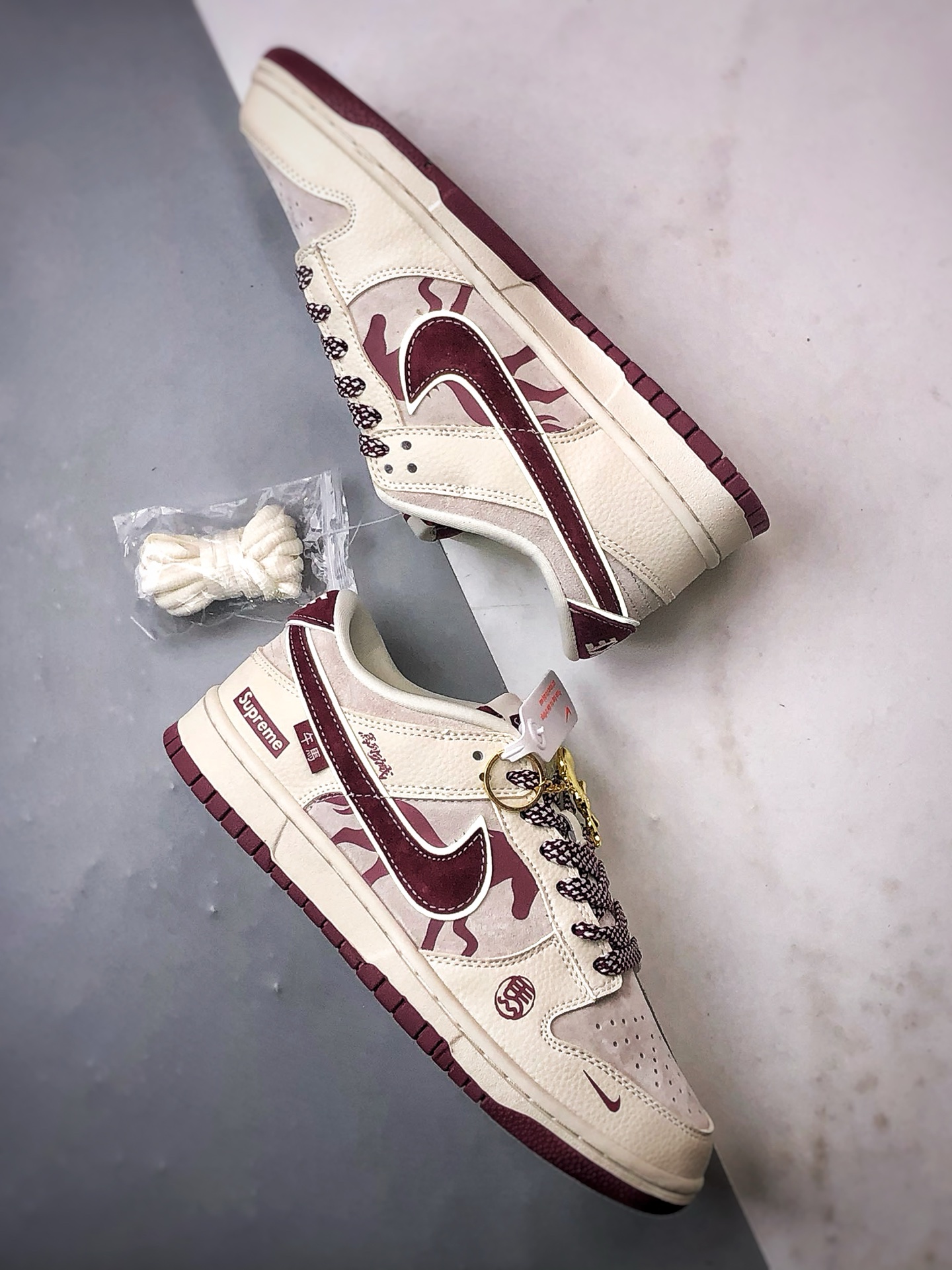 NK Dunk Low Retro ”DIY高端定制” Sup马年米灰酒红 低帮休闲运动板鞋 DN3168-011-Top High Quatity Cheap Sneakers Fashion Clothing Clothes Bags handbags Shoes of all Brand wholesale With The best Quality And Beautiful Price from China Factory Chinese suppliers wholesaler seller NK Dunk Low Retro ”DIY高端定制” Sup马年米灰酒红 低帮休闲运动板鞋 DN3168-011