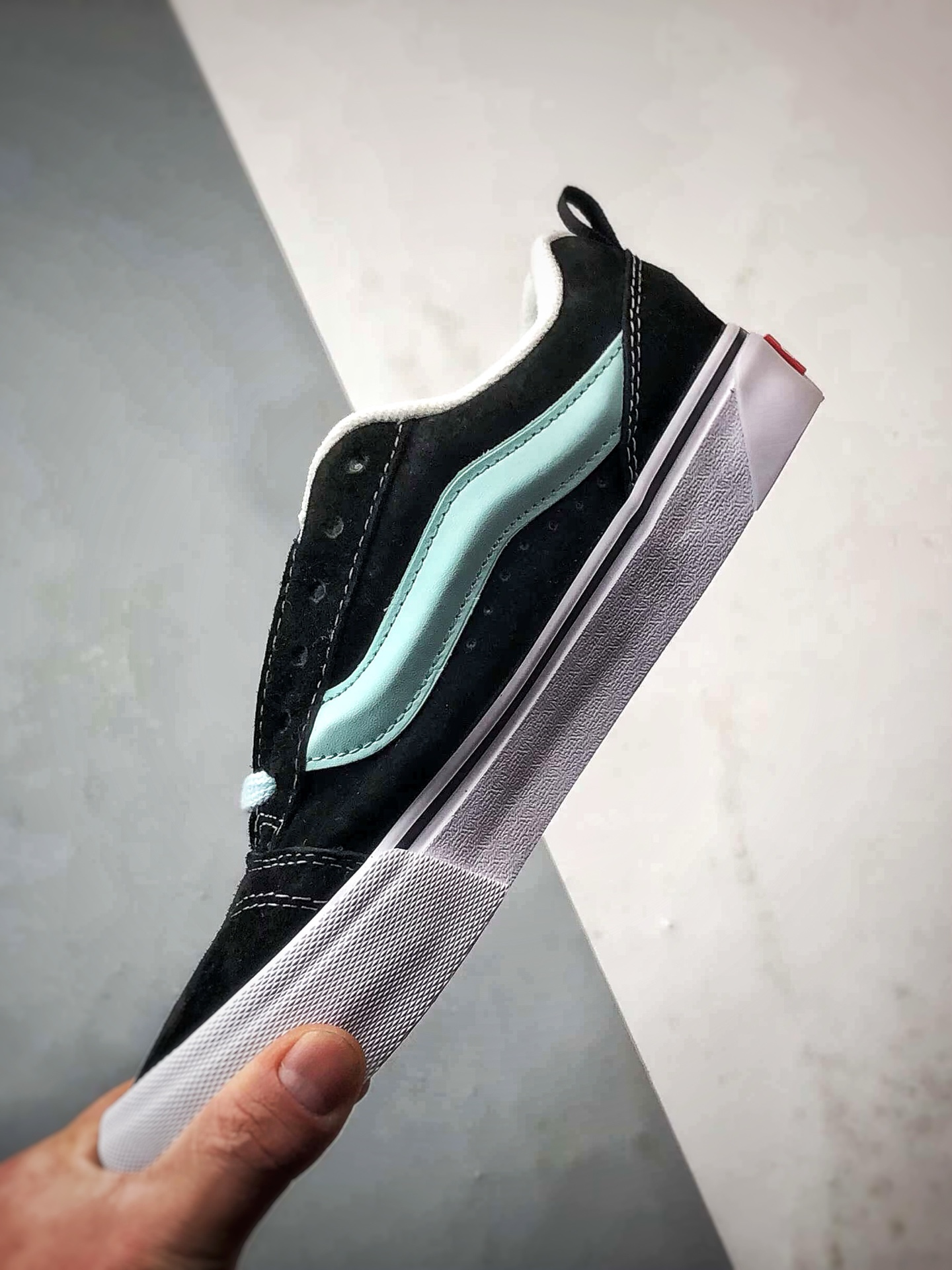 Vans Knu Skool 黑薄荷绿 新款 复古休闲胖胖面包鞋 肥胖版大LOGO原版全皮猪八面料 VN0009QC6BT1-Top High Quatity Cheap Sneakers Fashion Clothing Clothes Bags handbags Shoes of all Brand wholesale With The best Quality And Beautiful Price from China Factory Chinese suppliers wholesaler seller Vans Knu Skool 黑薄荷绿 新款 复古休闲胖胖面包鞋 肥胖版大LOGO原版全皮猪八面料 VN0009QC6BT1