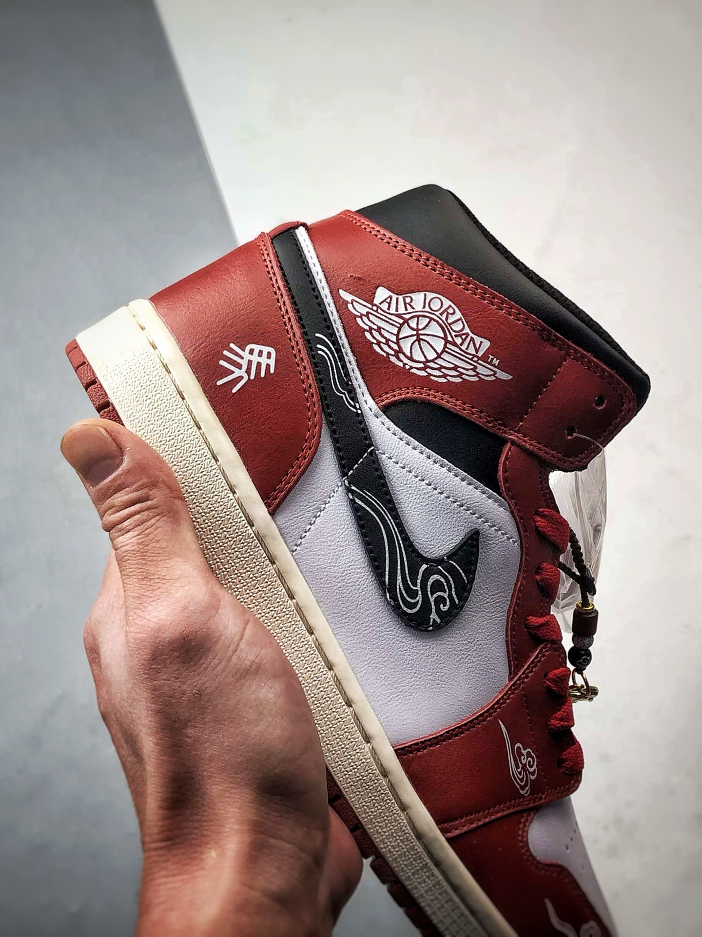 210 定制球鞋 Air Jordan 1 Mid 策马青云 马年黑白红 DQ8426-105-Chinese UA Cheap High Quatity Brand Clothes Bags handbags Sneakers wholesale wholesaler seller from China Factory suppliers Fashion Clothing Shoes best Quality Beautiful Price 210 定制球鞋 Air Jordan 1 Mid 策马青云 马年黑白红 DQ8426-105